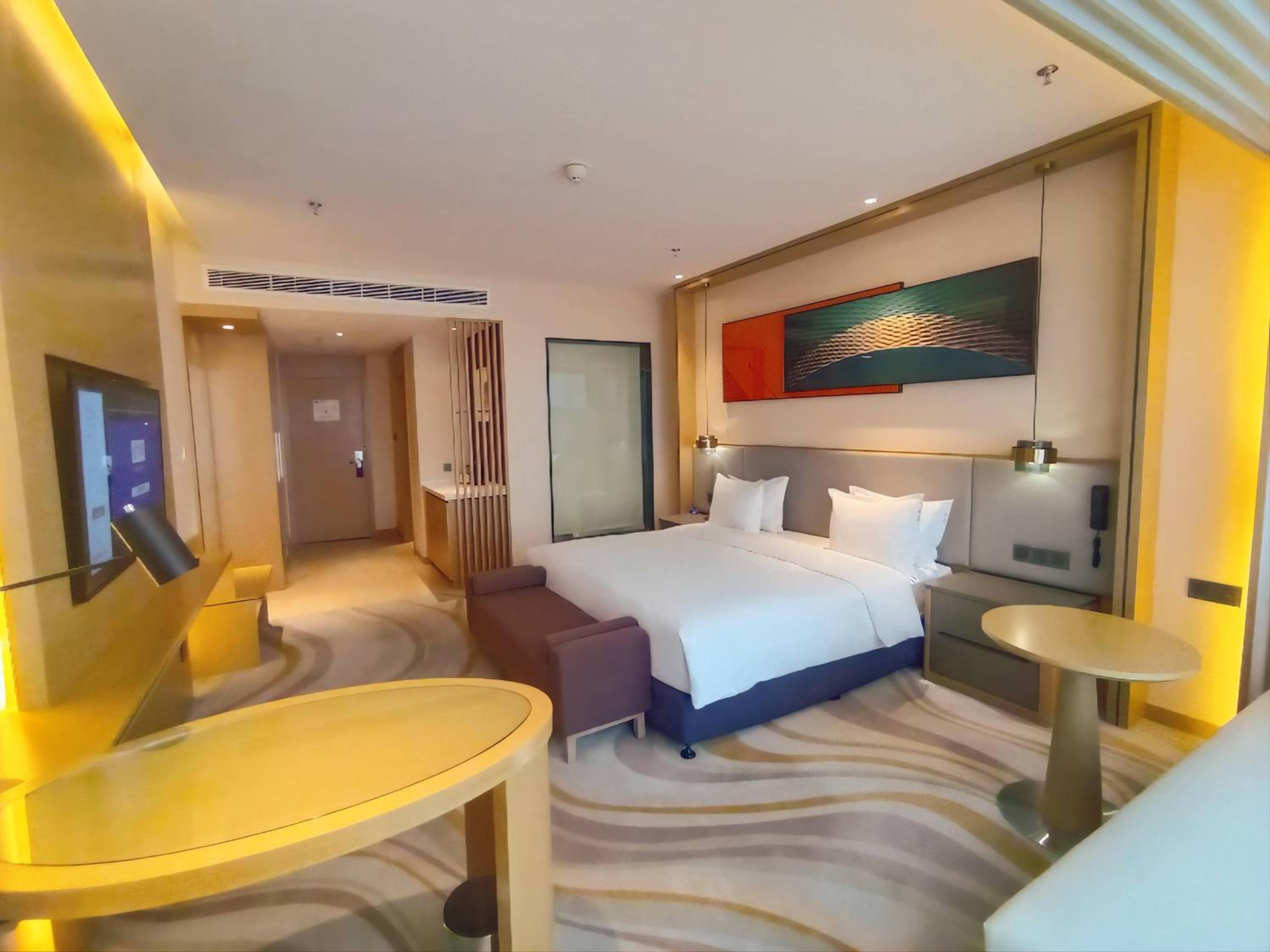 Standard King Room - High Floor/Smoking - Photo 5