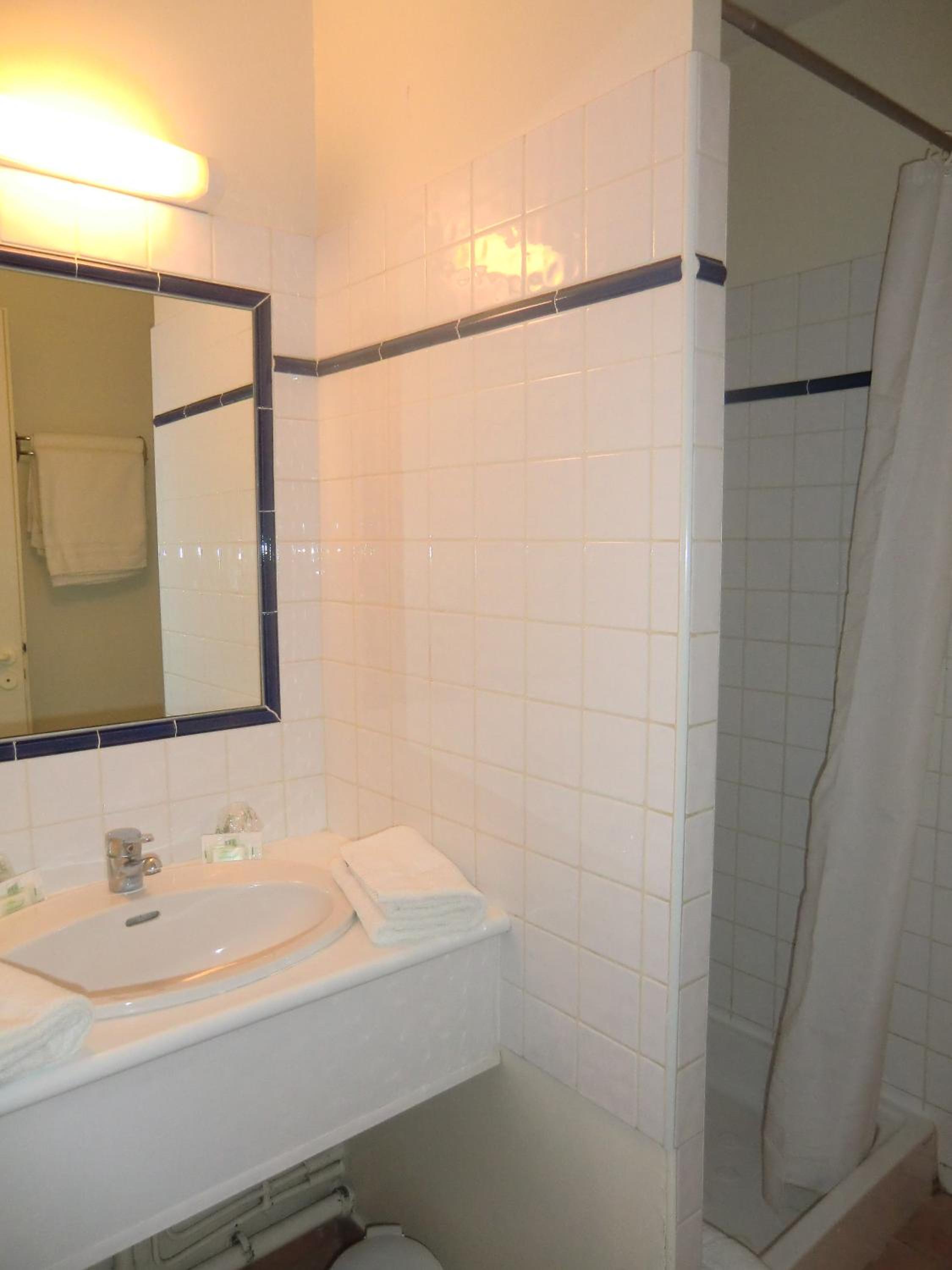 Two Connecting Rooms (5 people) - Photo 3