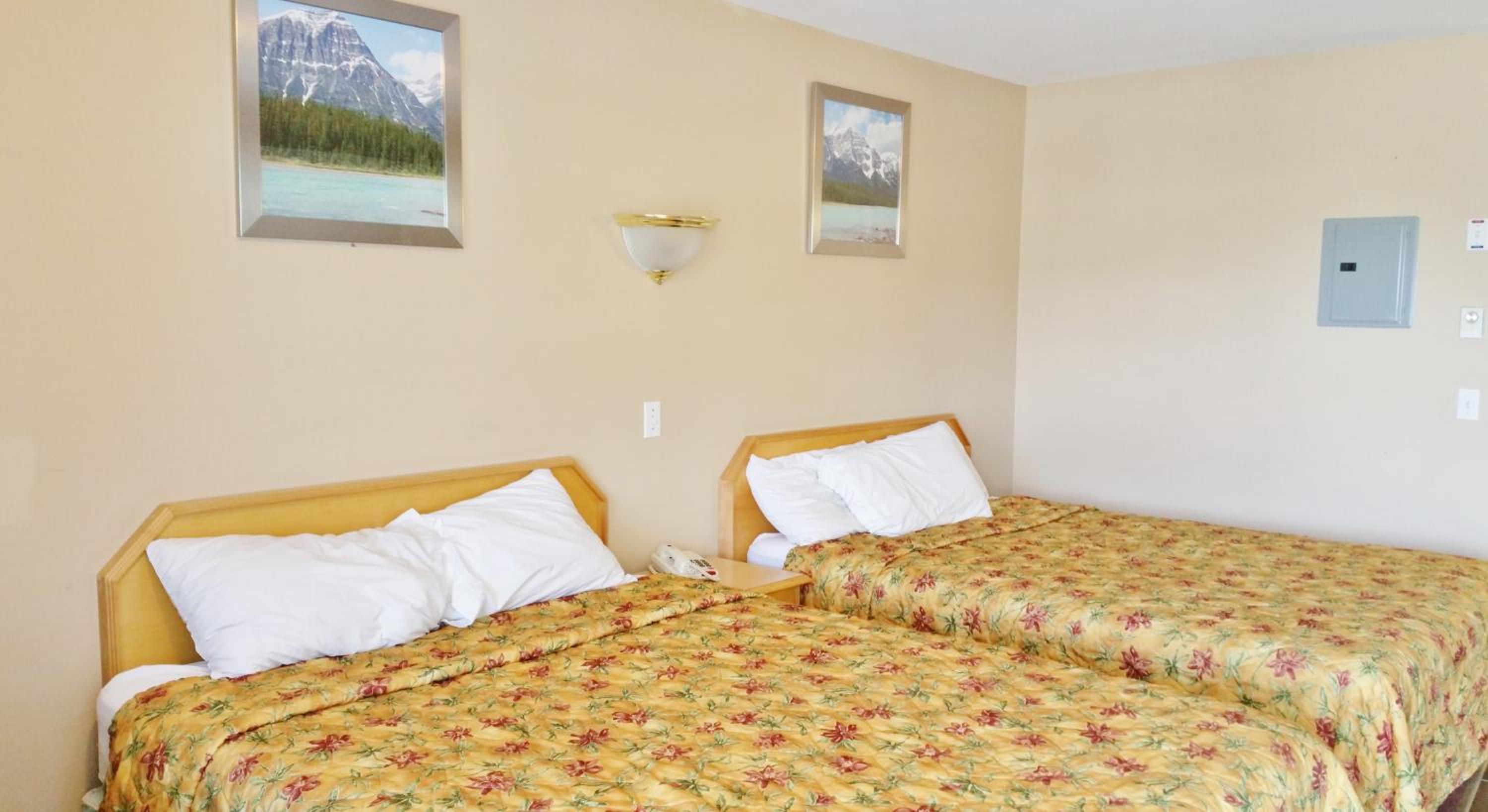 Queen Room with Two Queen Beds - Photo 9