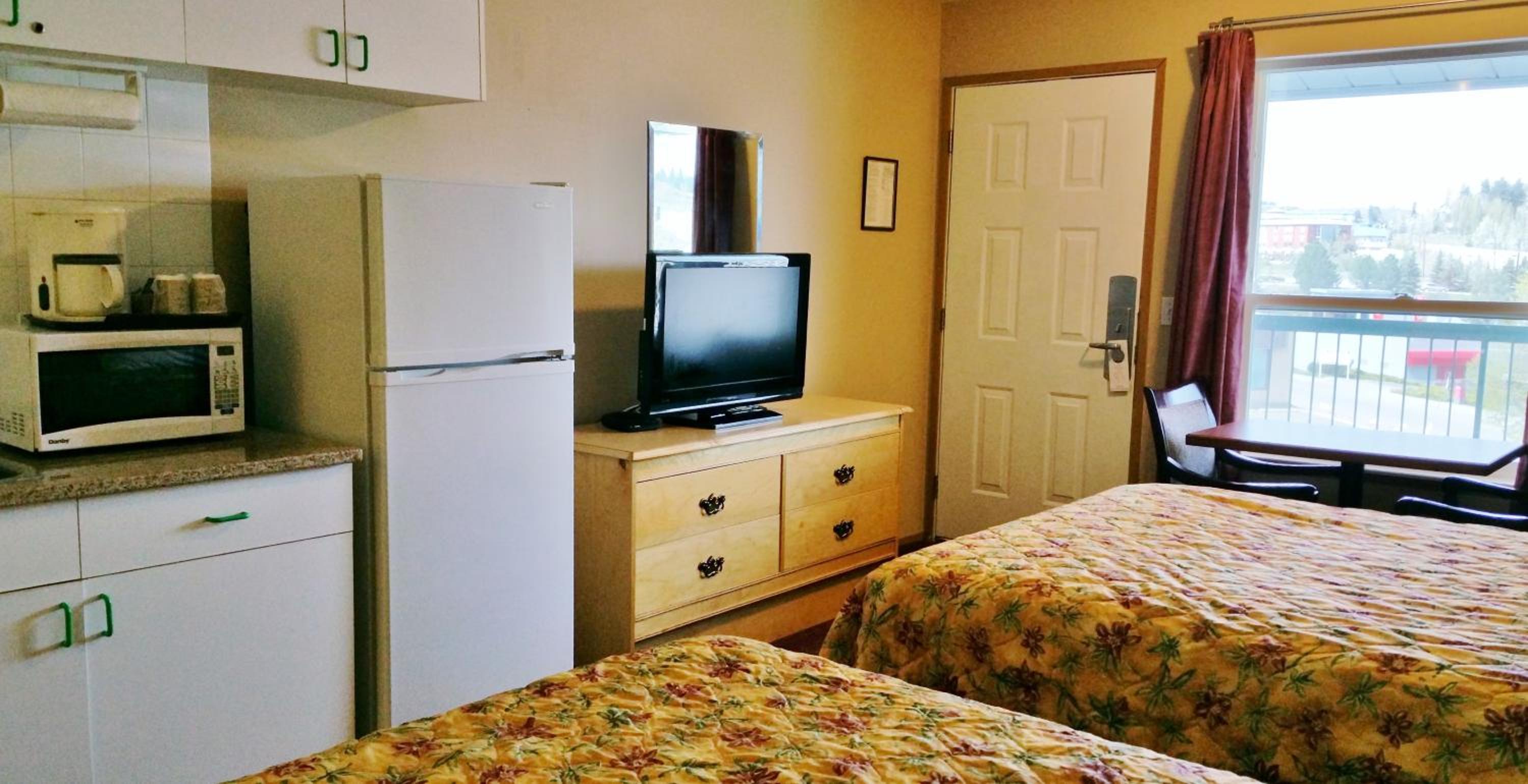 Queen Room with Two Queen Beds - Photo 14
