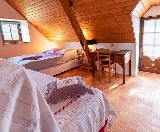 Deluxe Room (2 Adults + 1 Child)