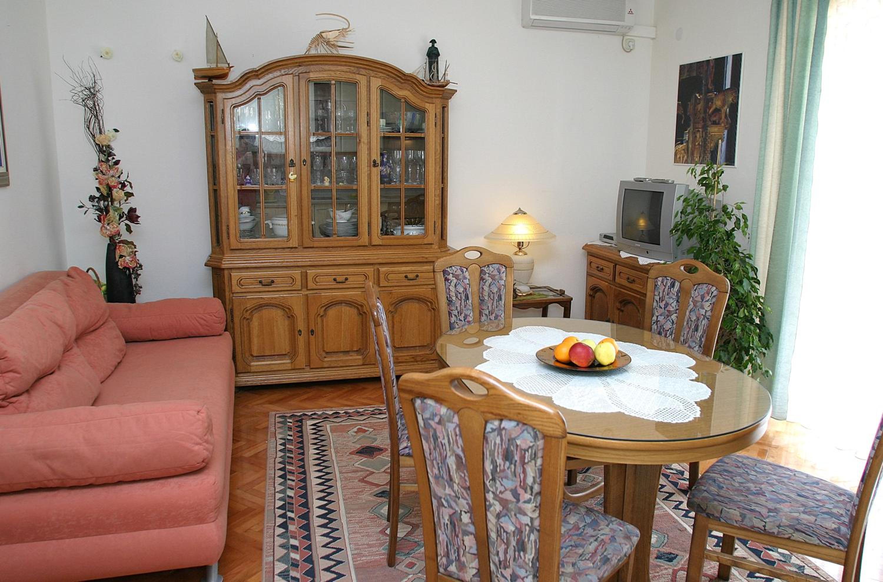 Two-Bedroom Apartment with Terrace and Mountain View