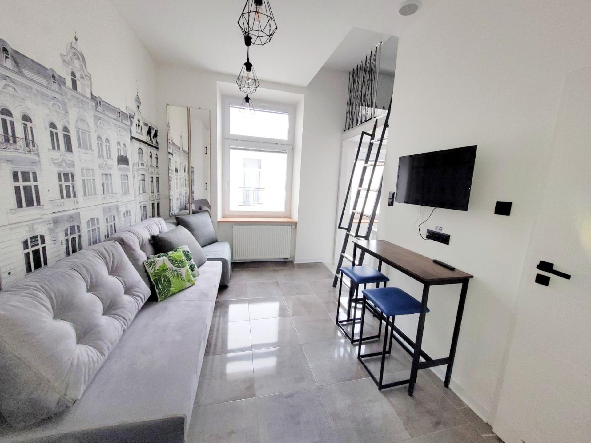 One-Bedroom Apartment photo 1