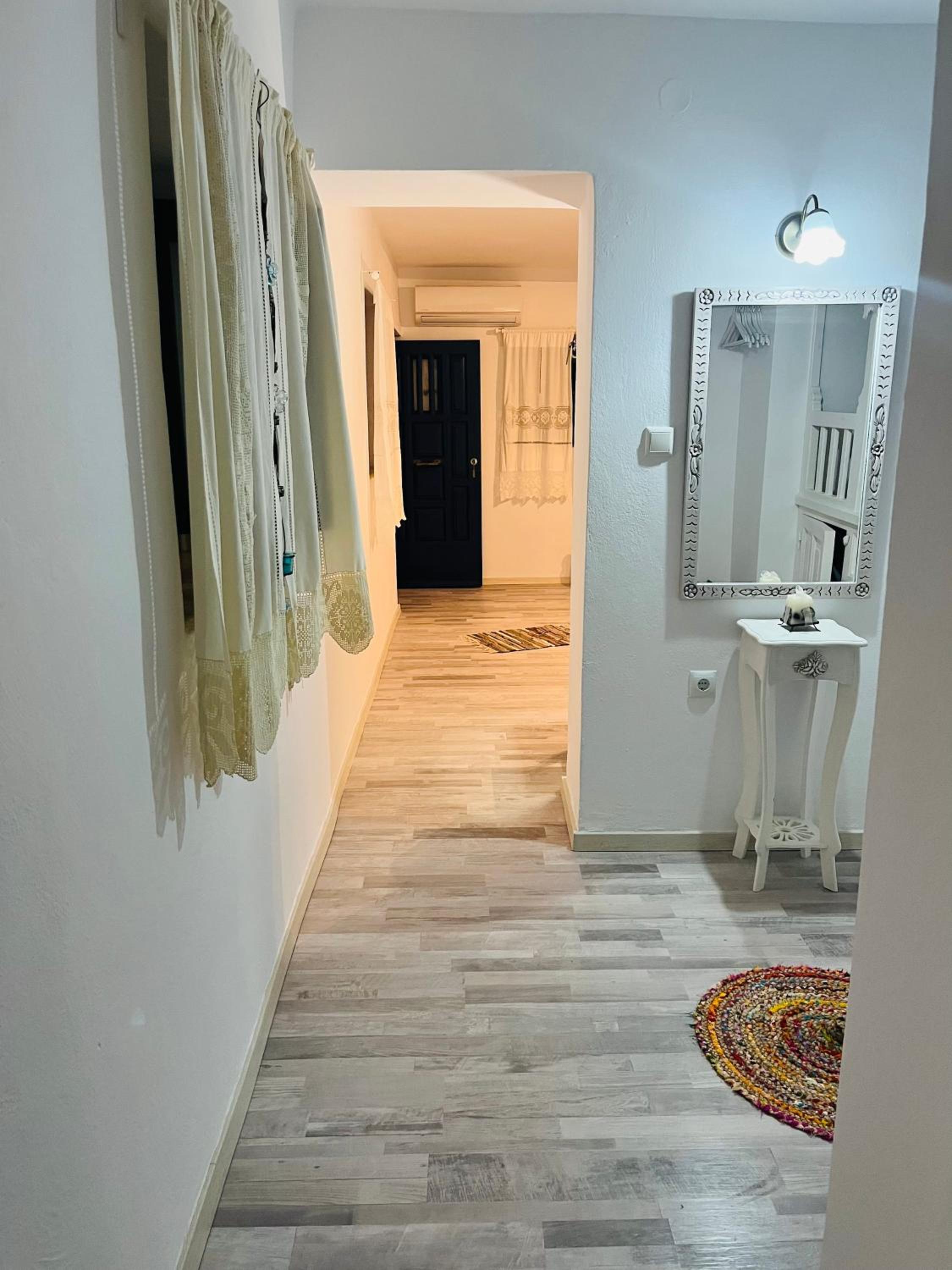 One-Bedroom House photo 2