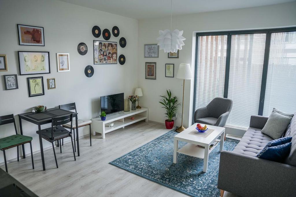One-Bedroom Apartment photo 1