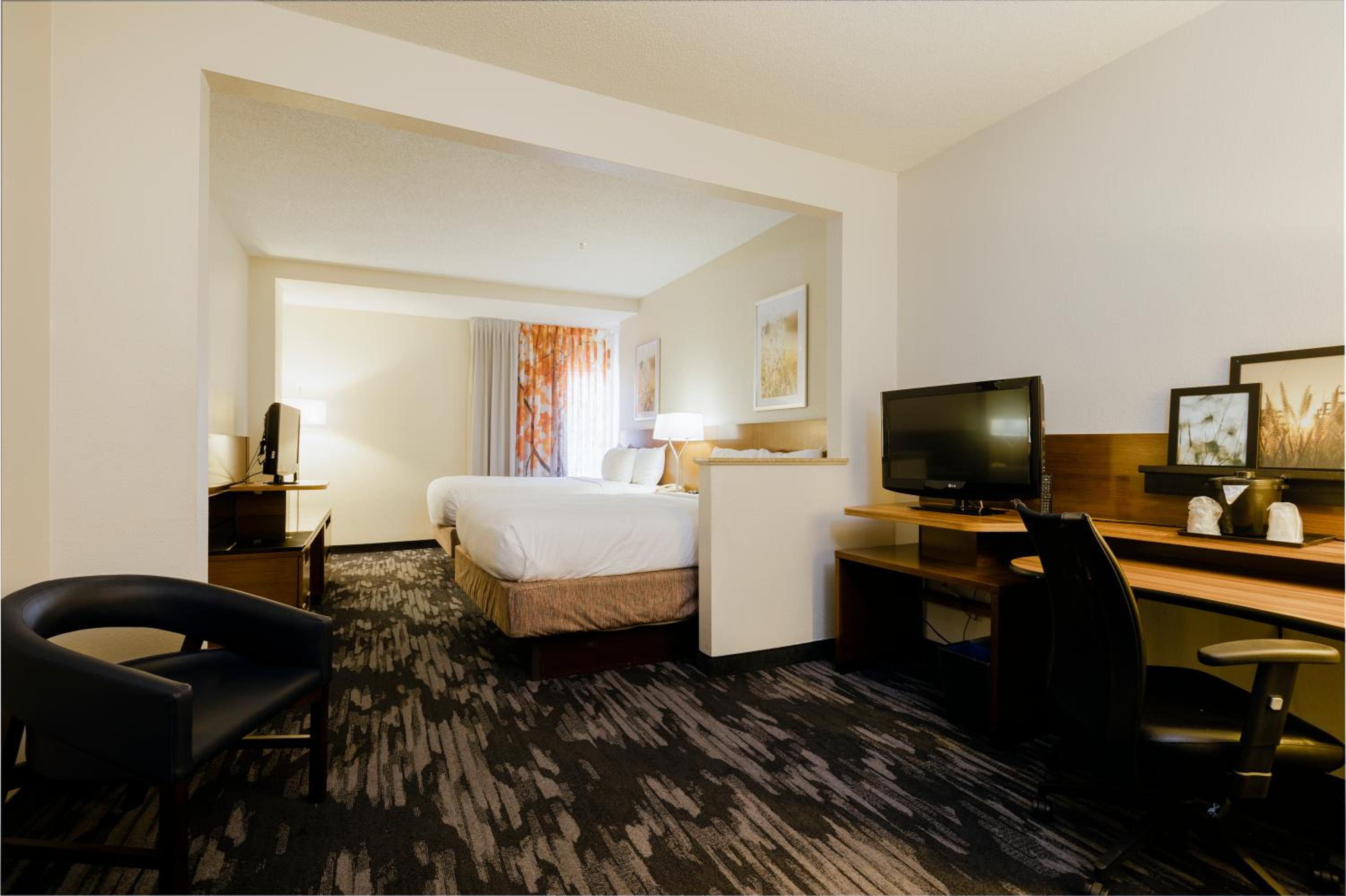 Queen Room with Two Queen Beds - Photo 1