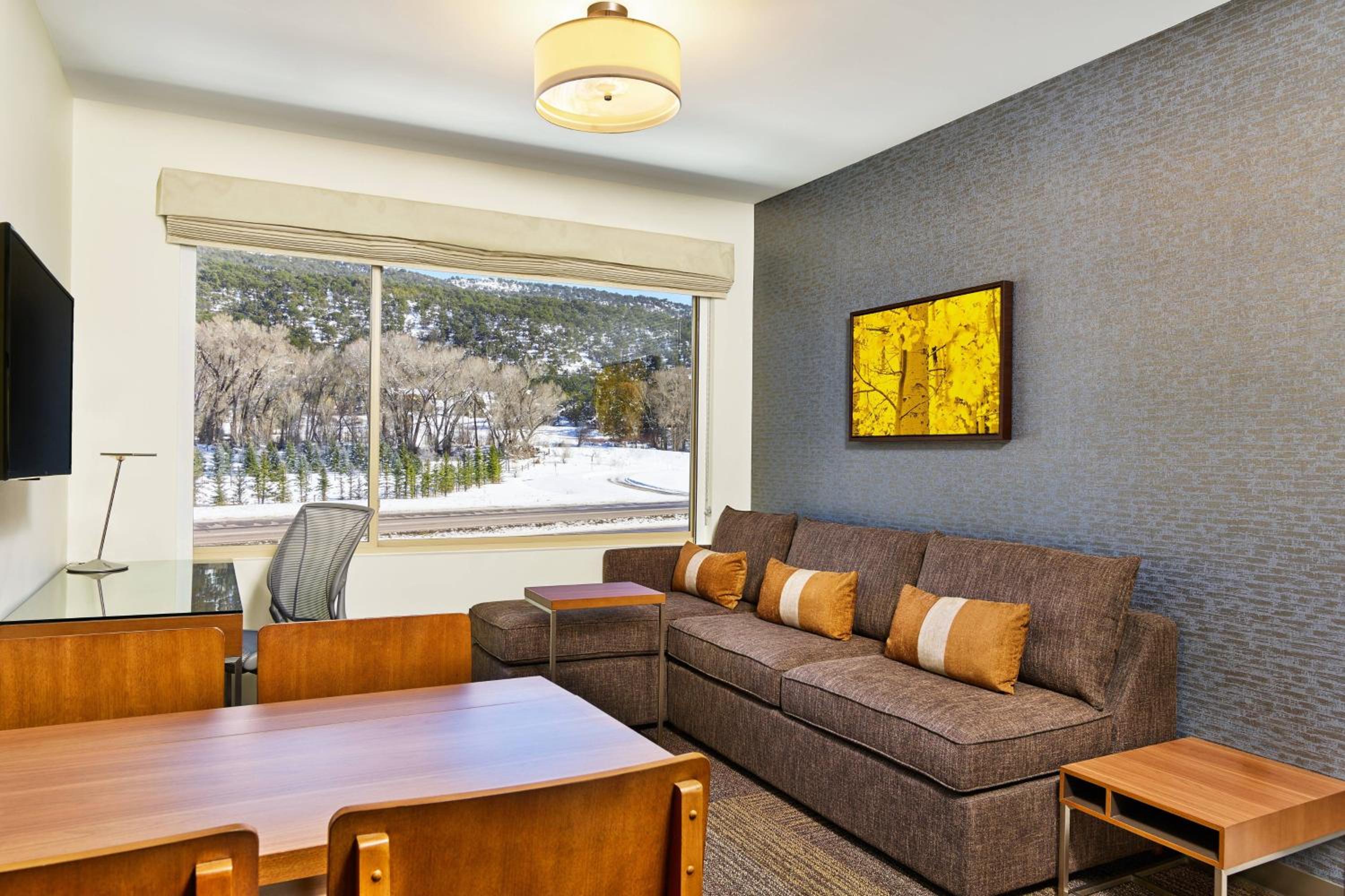One-Bedroom Executive Corner King Suite with Sofa Bed photo 3