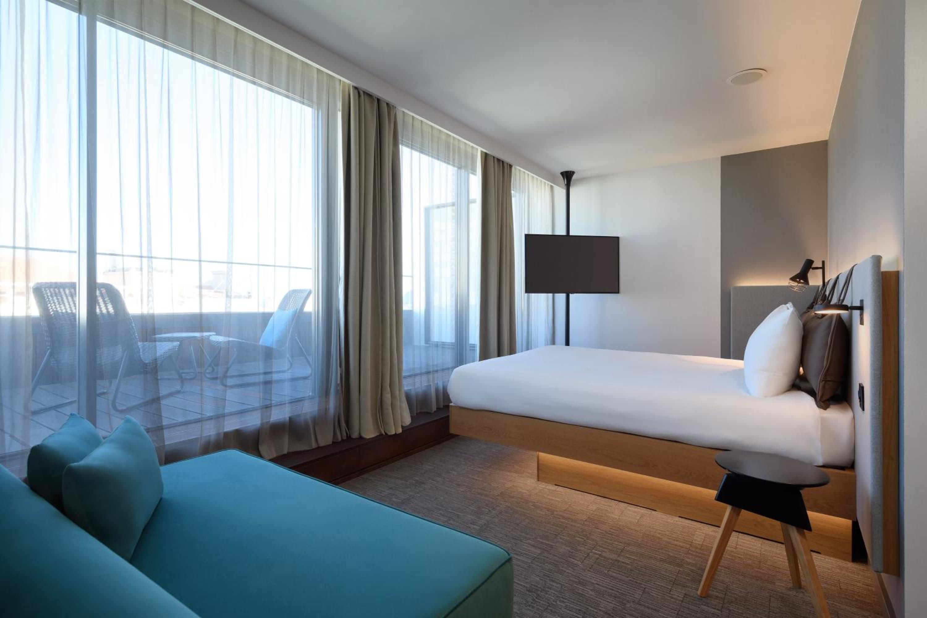 Grammy Large Queen Room with Sofa Bed photo 1