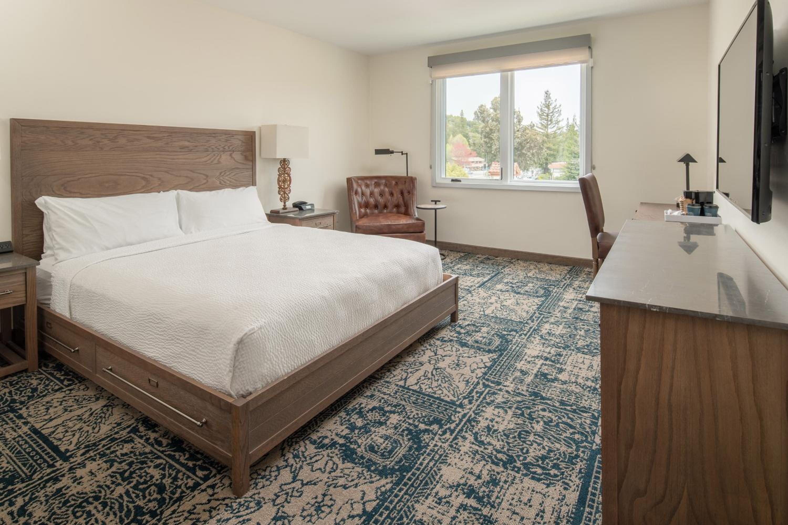 King Room with Roll-In Shower - Mobility and Hearing Accessible at Four Points by Sheraton Santa Cruz Scotts Valley in Scotts Valley