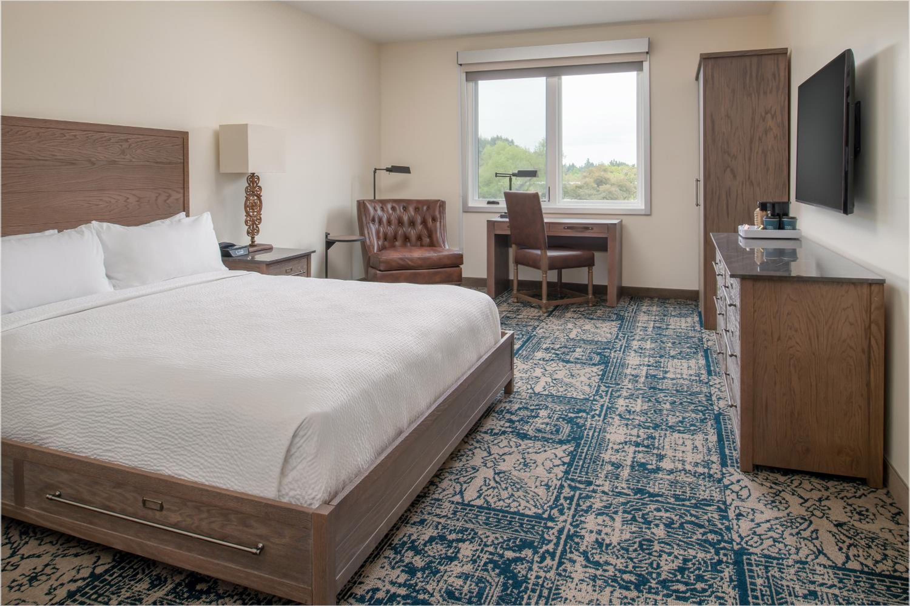 King Room with Roll-In Shower - Mobility and Hearing Accessible photo 2