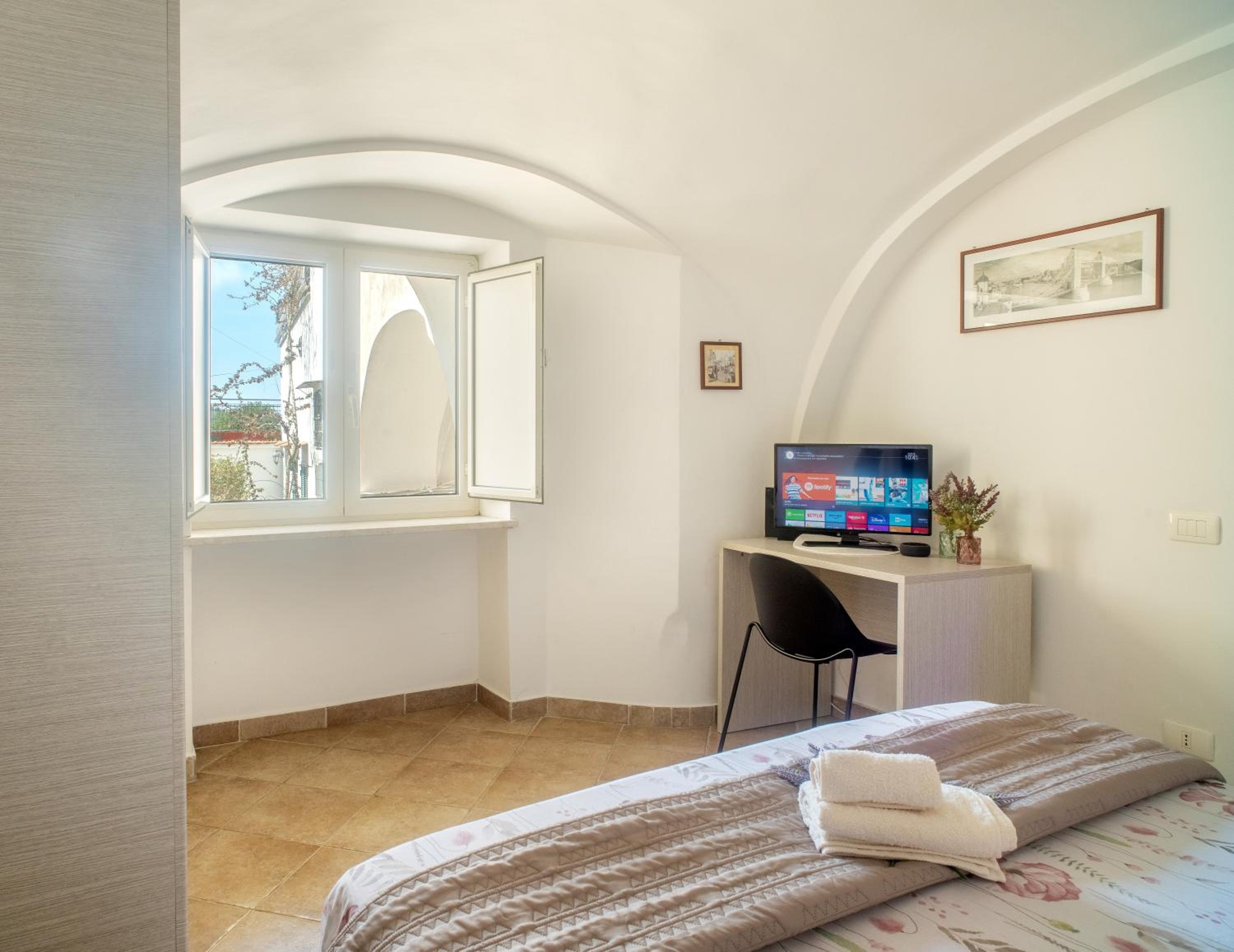 Apartment - Ground Floor - Photo 1