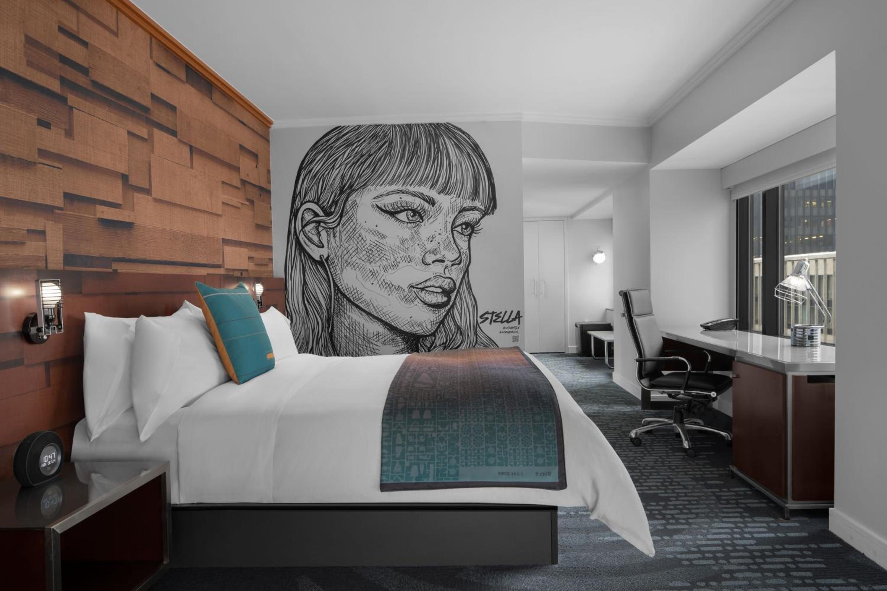 Studio Suite, 1 King, Corner room - Photo 5