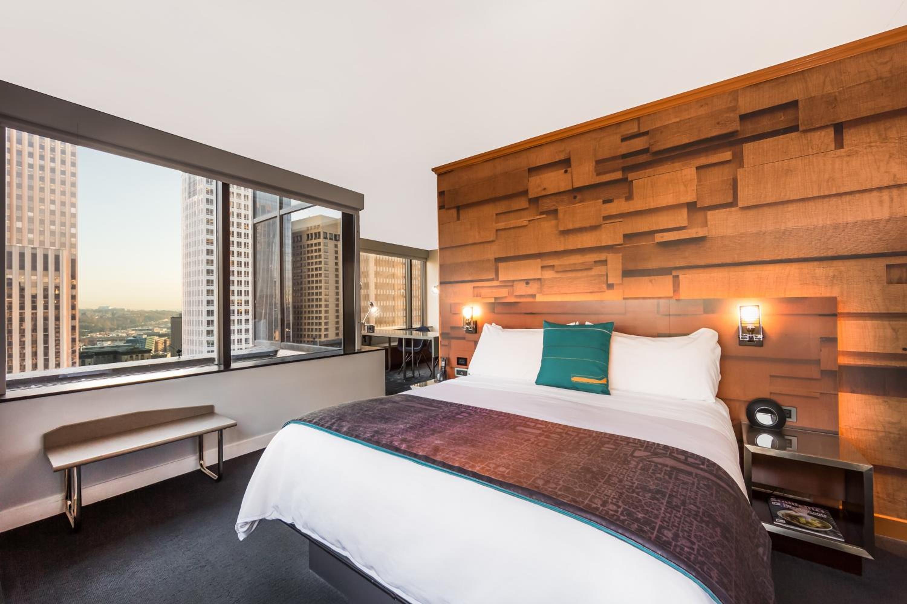 One-Bedroom Vise Presidential Suite with City View