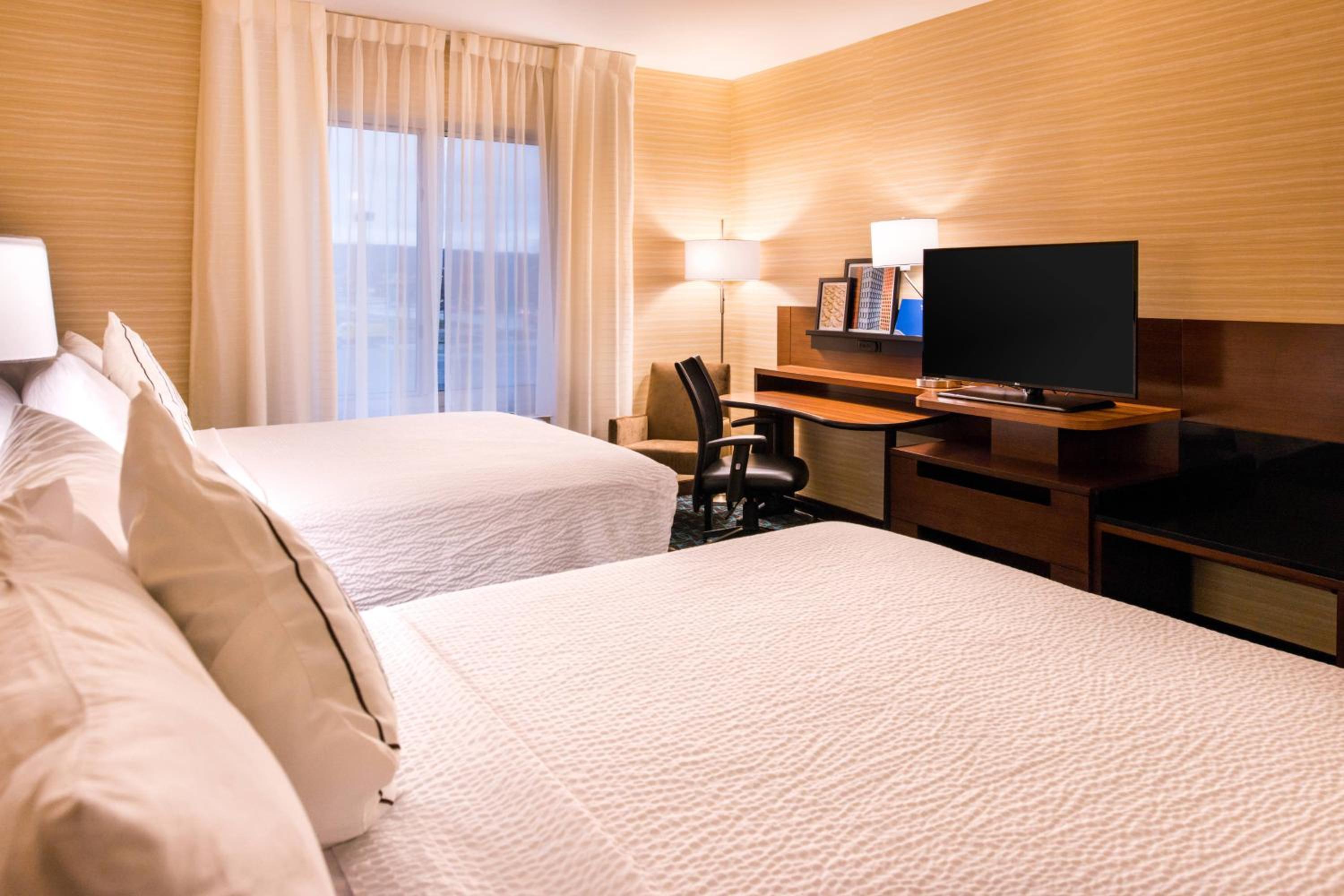 Queen Room with Two Queen Beds photo 1