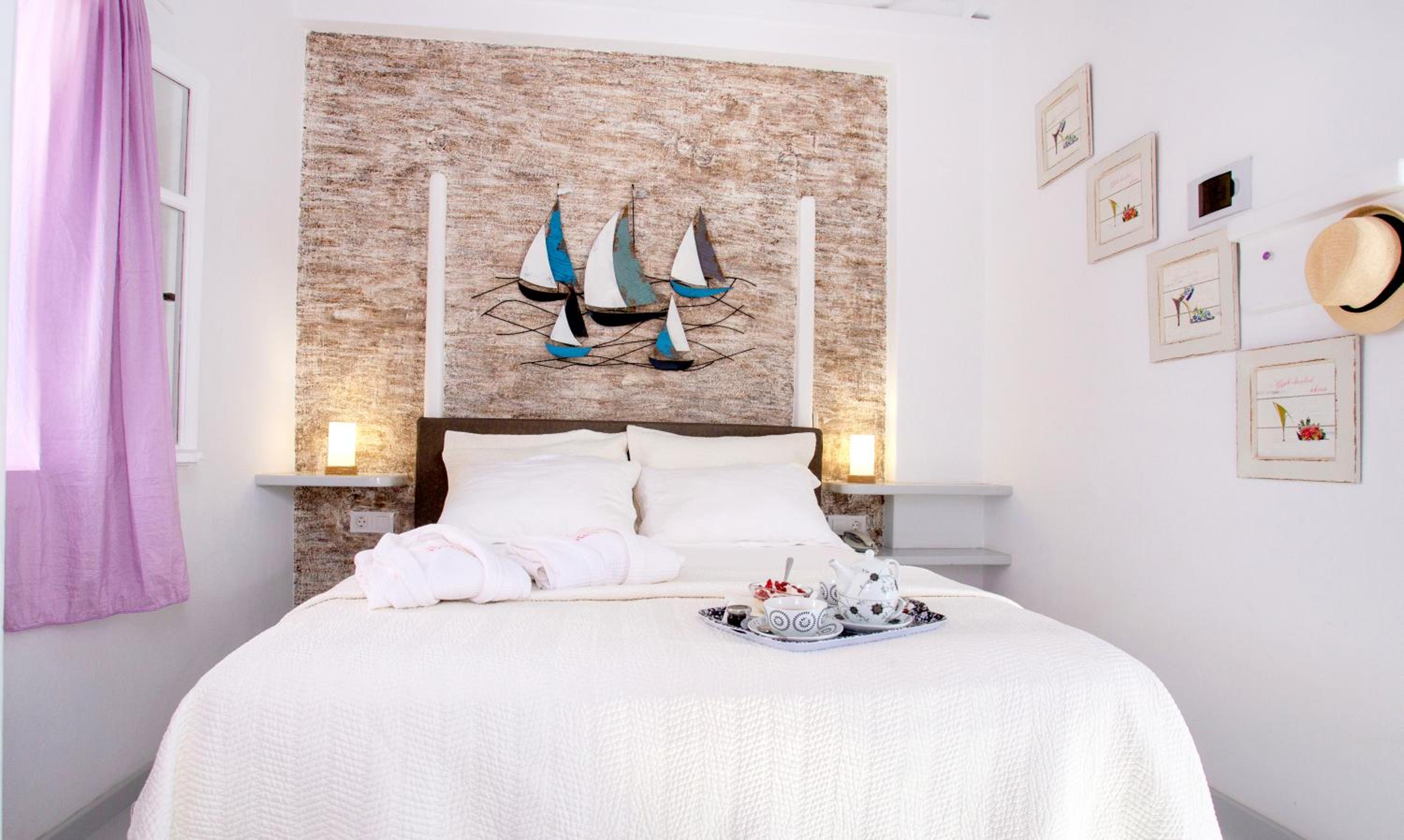 Love Nest - Queen size bed with partial Sea View