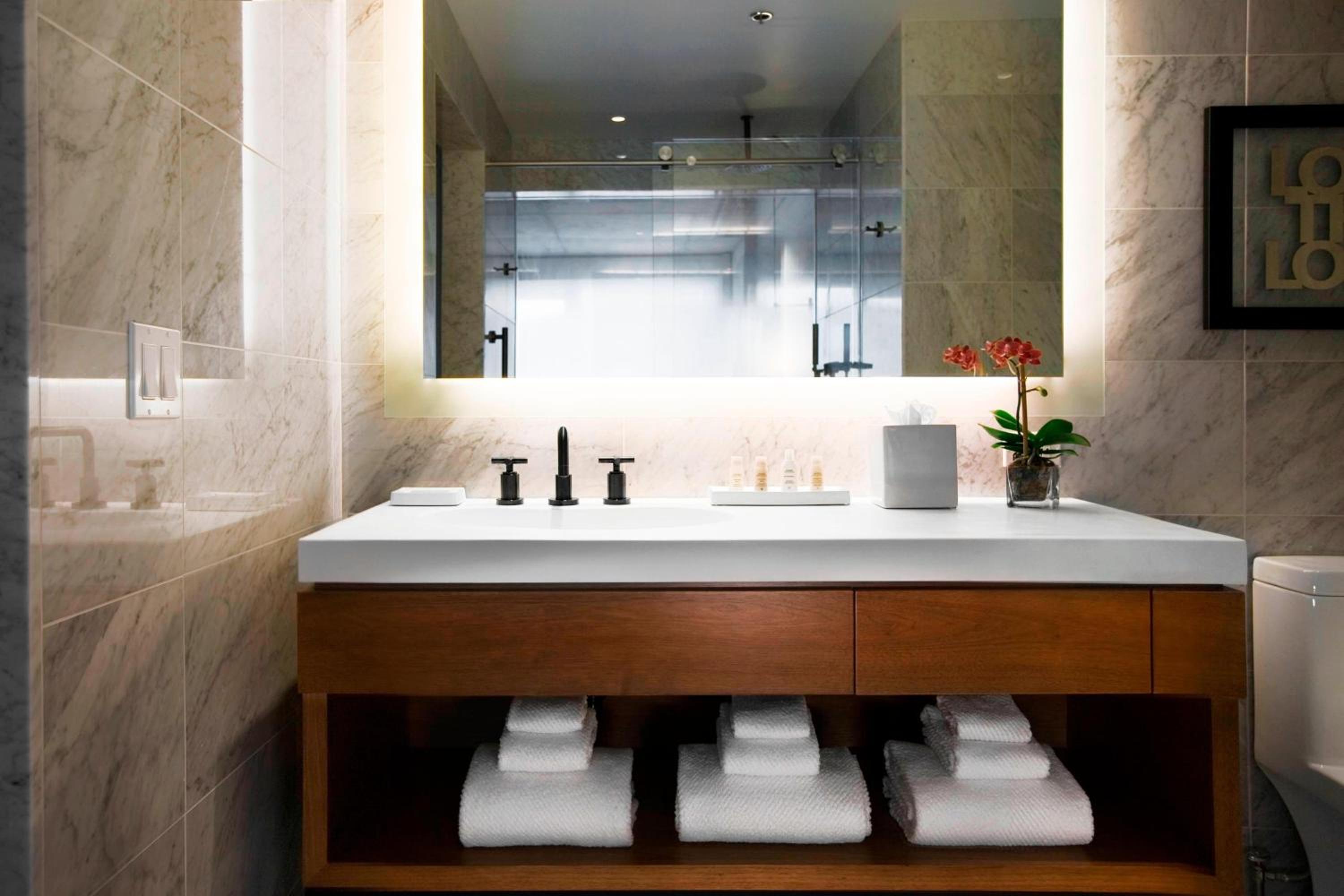 Standard King Room - Hearing Accessible