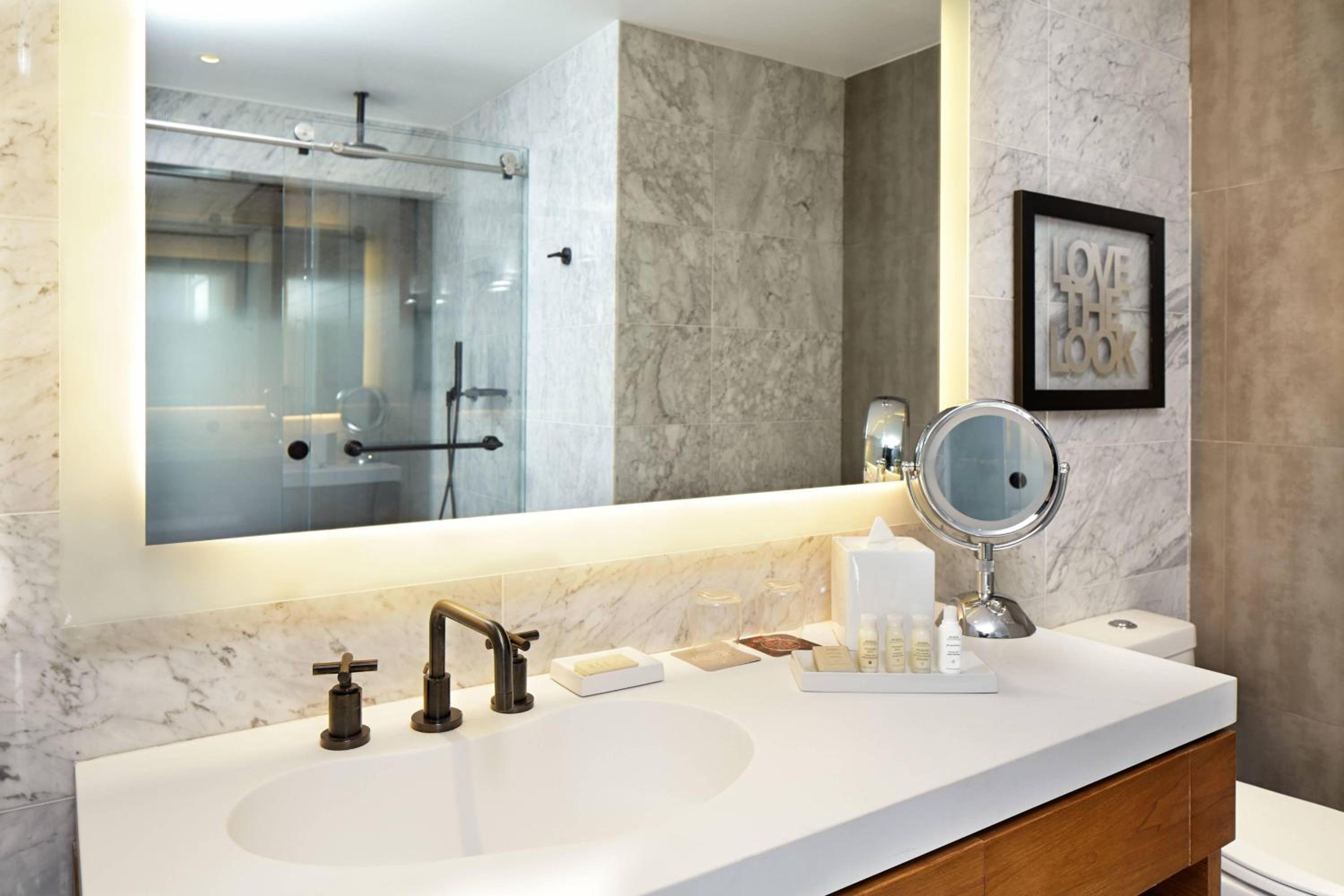 Standard King Room - Hearing Accessible
