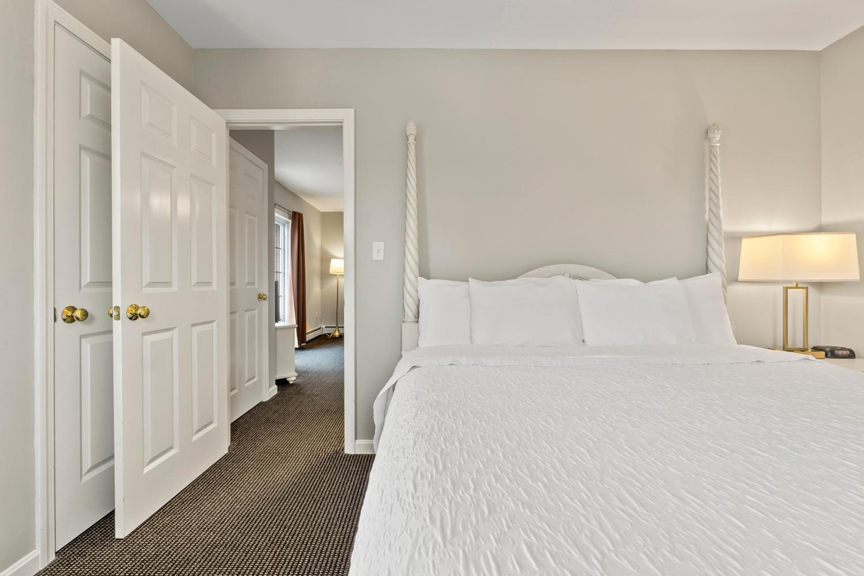 One-Bedroom Suite with Stairs photo 1