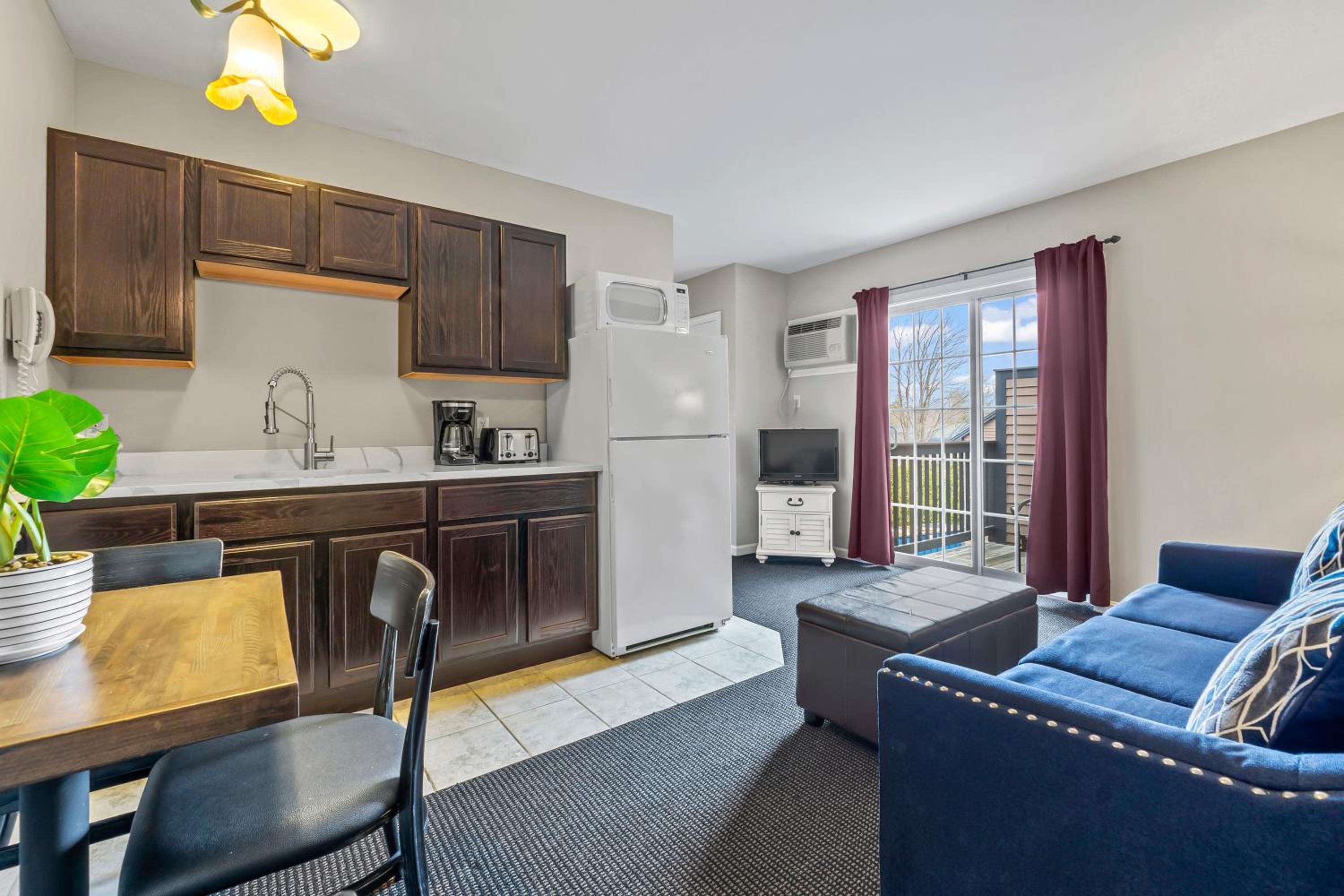 One-Bedroom Suite with Stairs photo 2