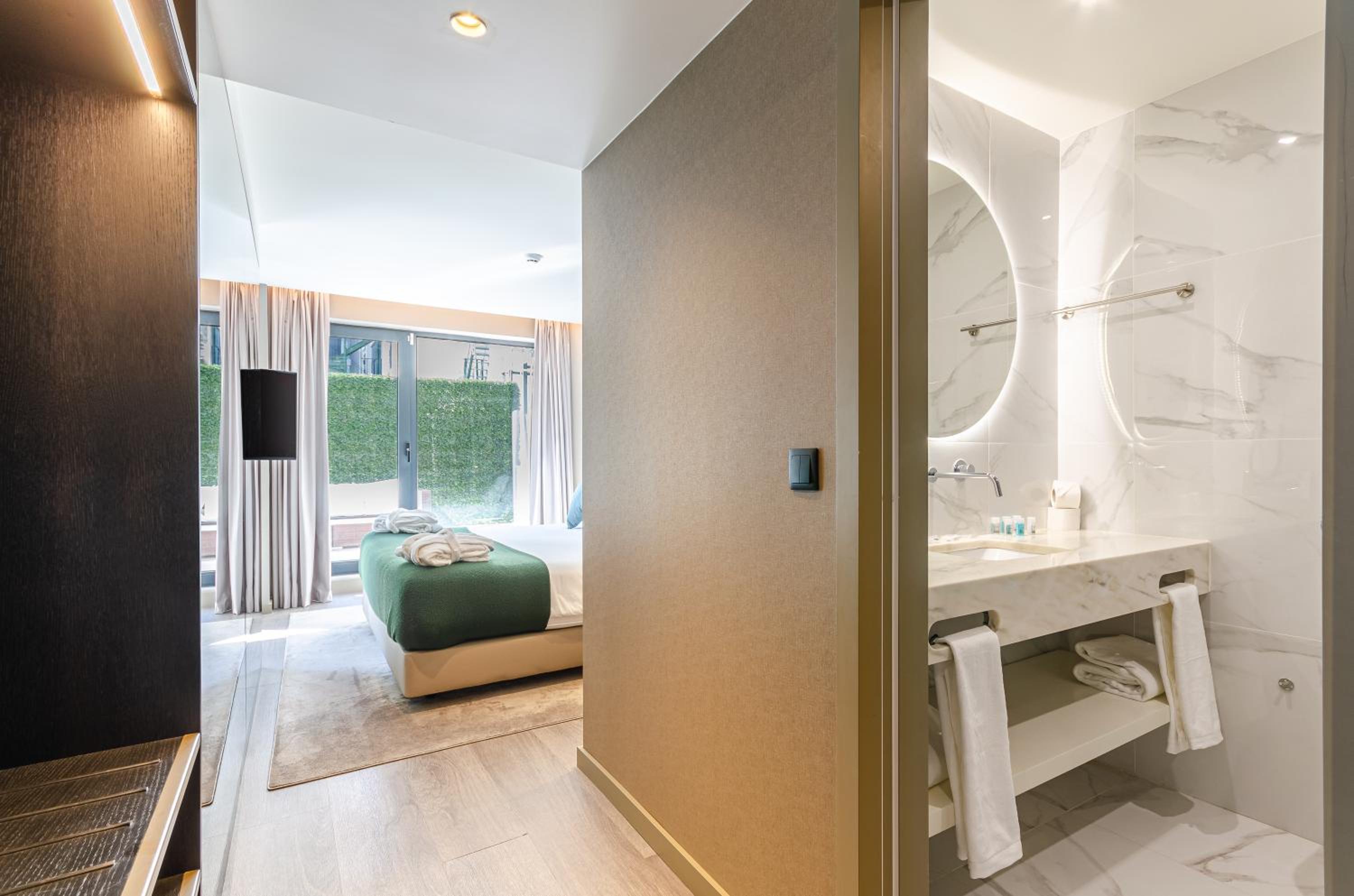 Suite - Photo 3