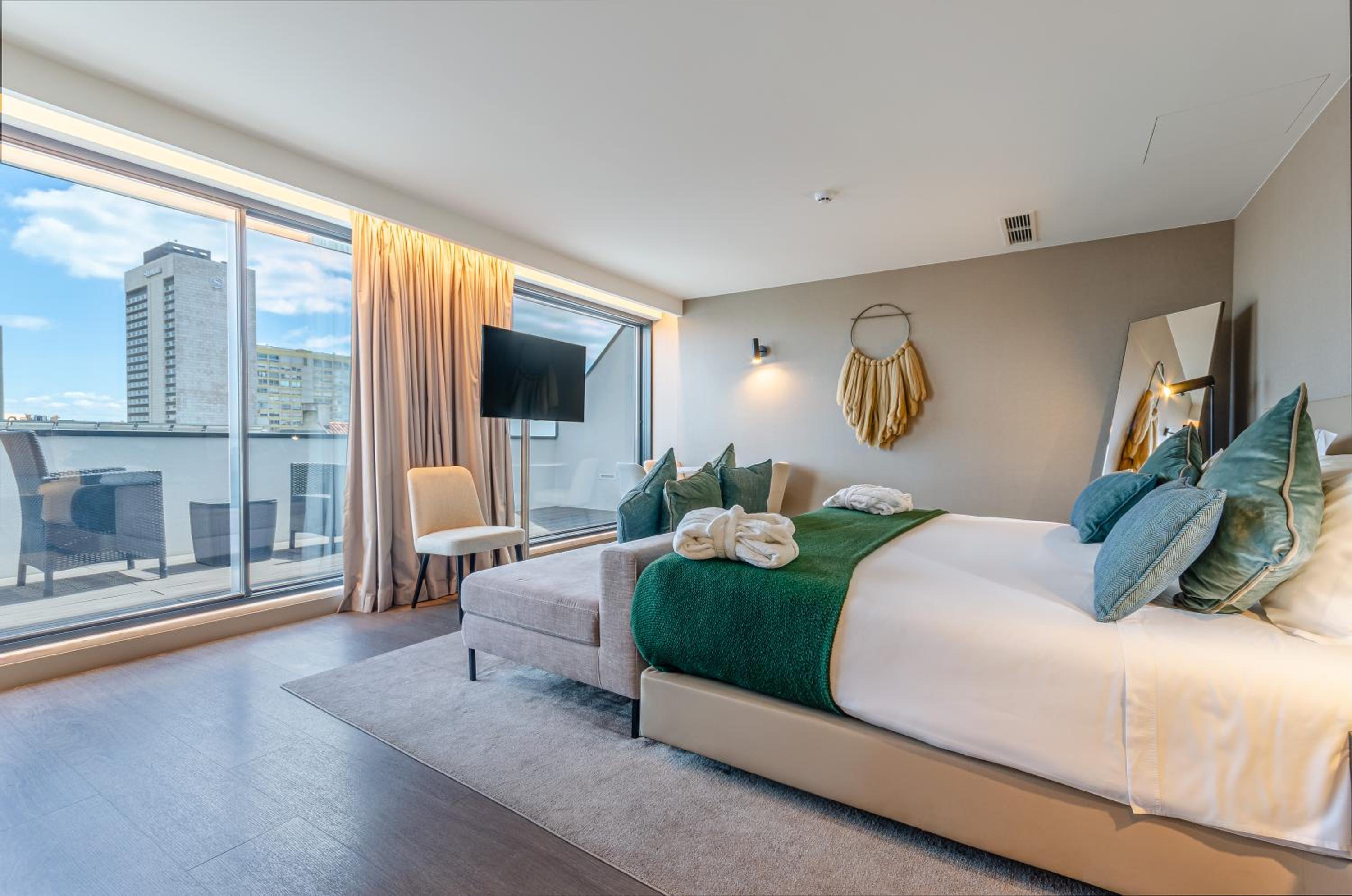 Junior Suite with Balcony - Photo 1