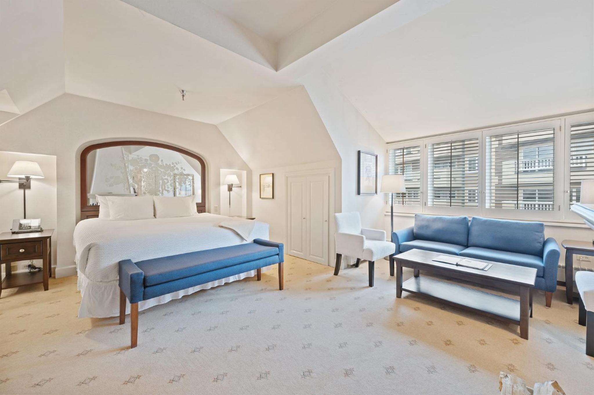 Deluxe King Room photo 1