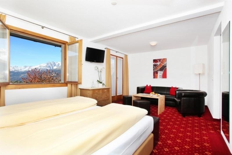 Junior Suite with Balcony - Photo 6