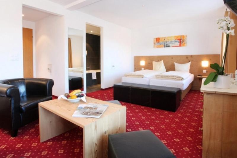 Junior Suite with Balcony - Photo 7