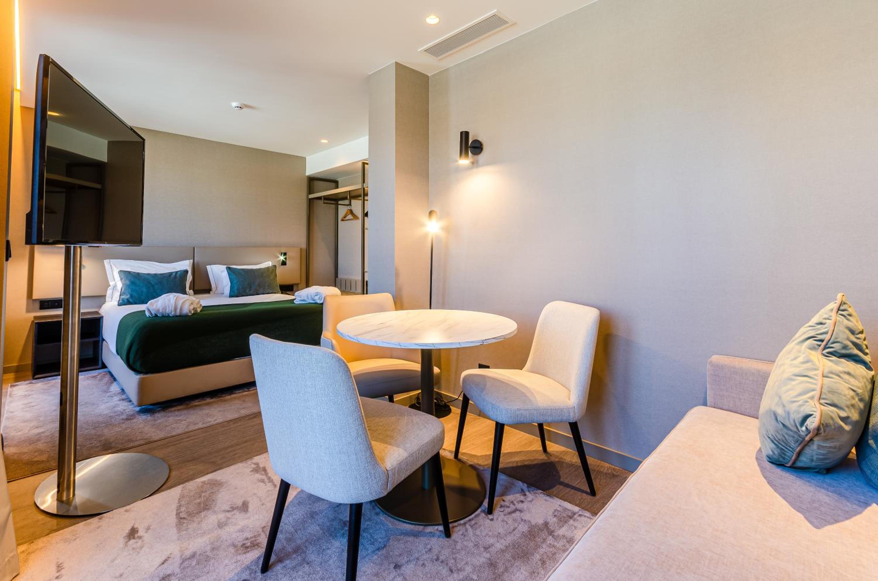 Suite - Photo 5