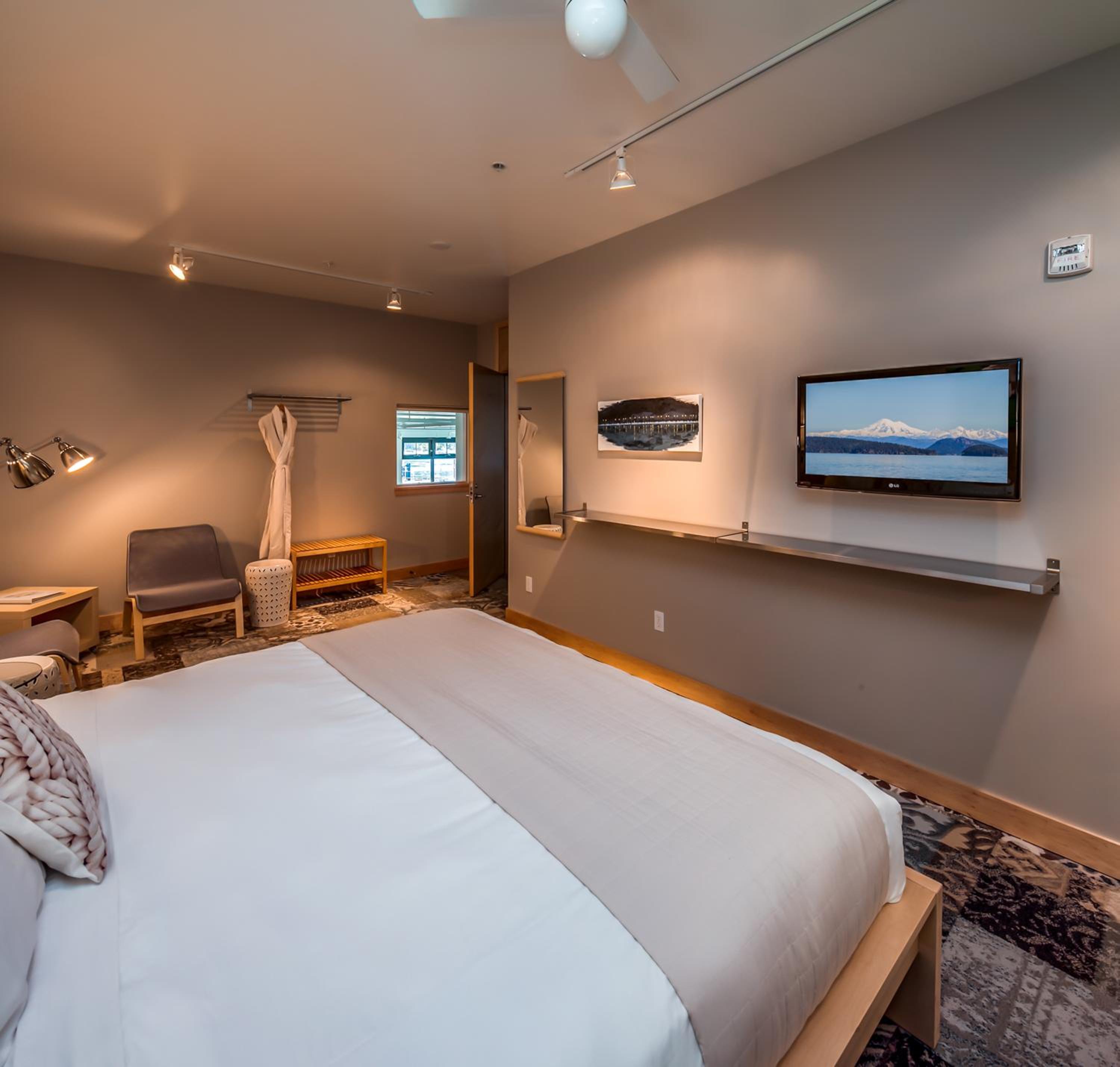 Standard King Room photo 3
