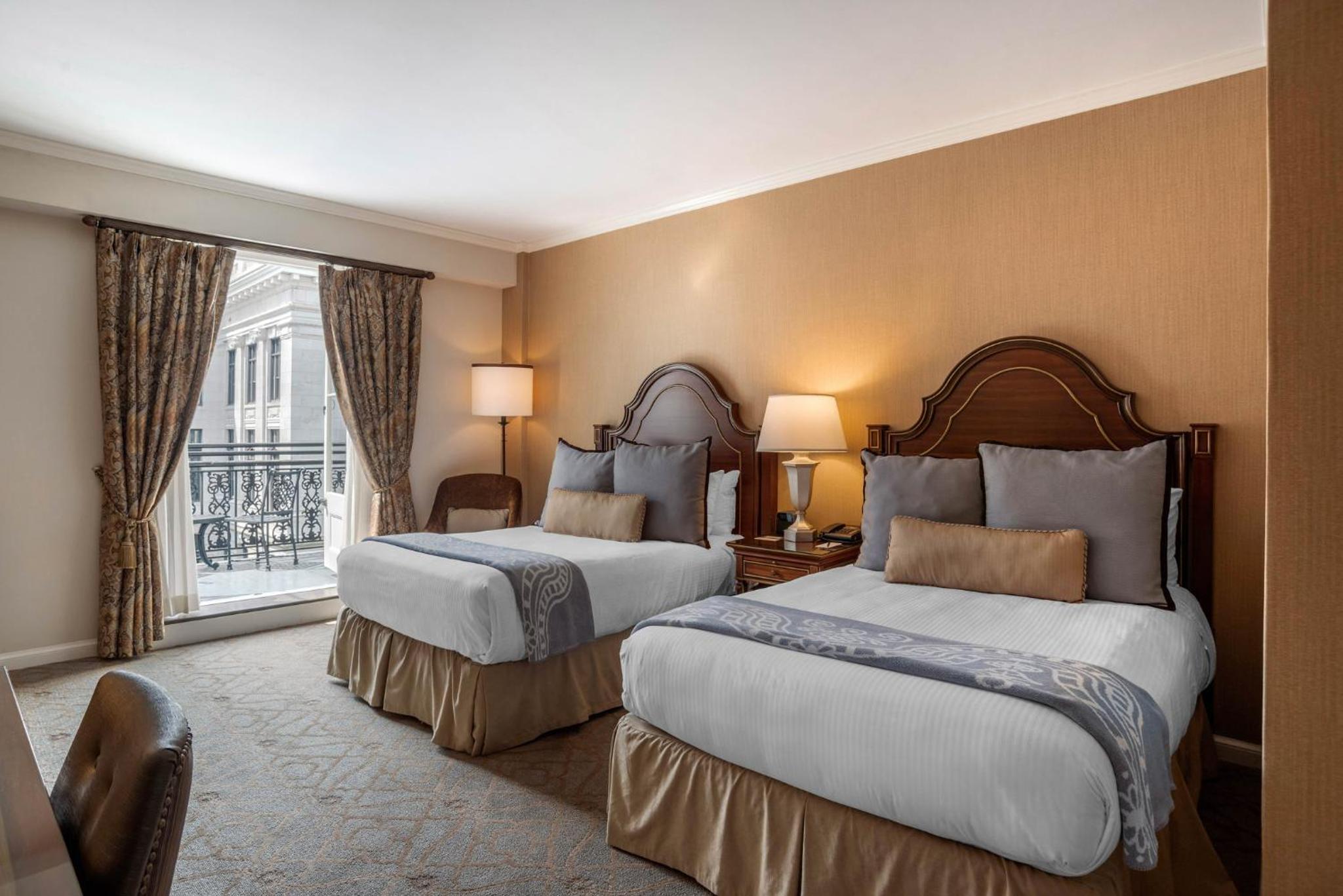 Deluxe Double Room with Two Double Beds with Balcony - Photo 4