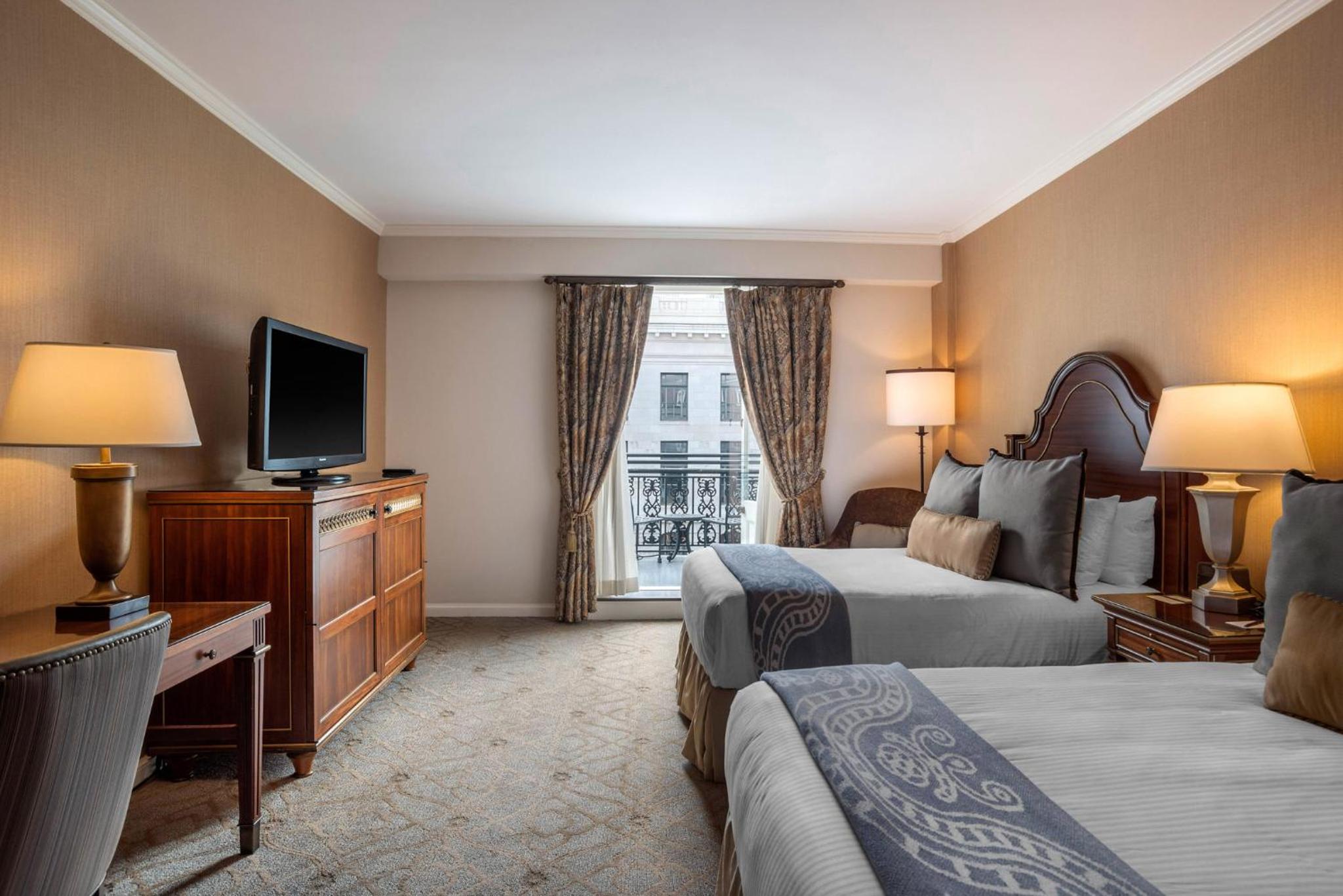 Deluxe Double Room with Two Double Beds with Balcony - Photo 5