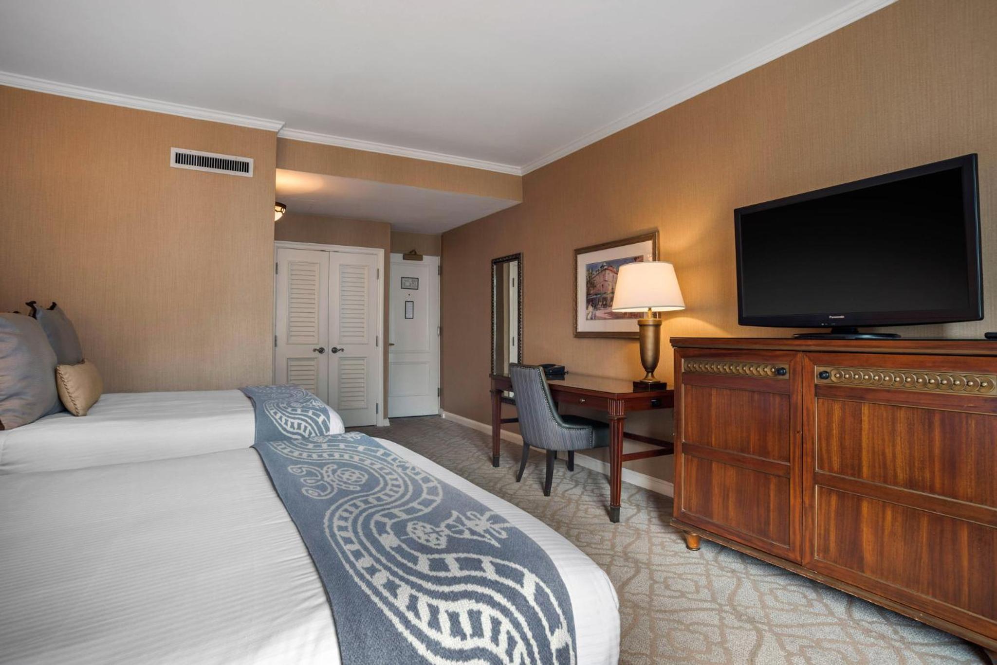 Deluxe Double Room with Two Double Beds with Balcony - Photo 6