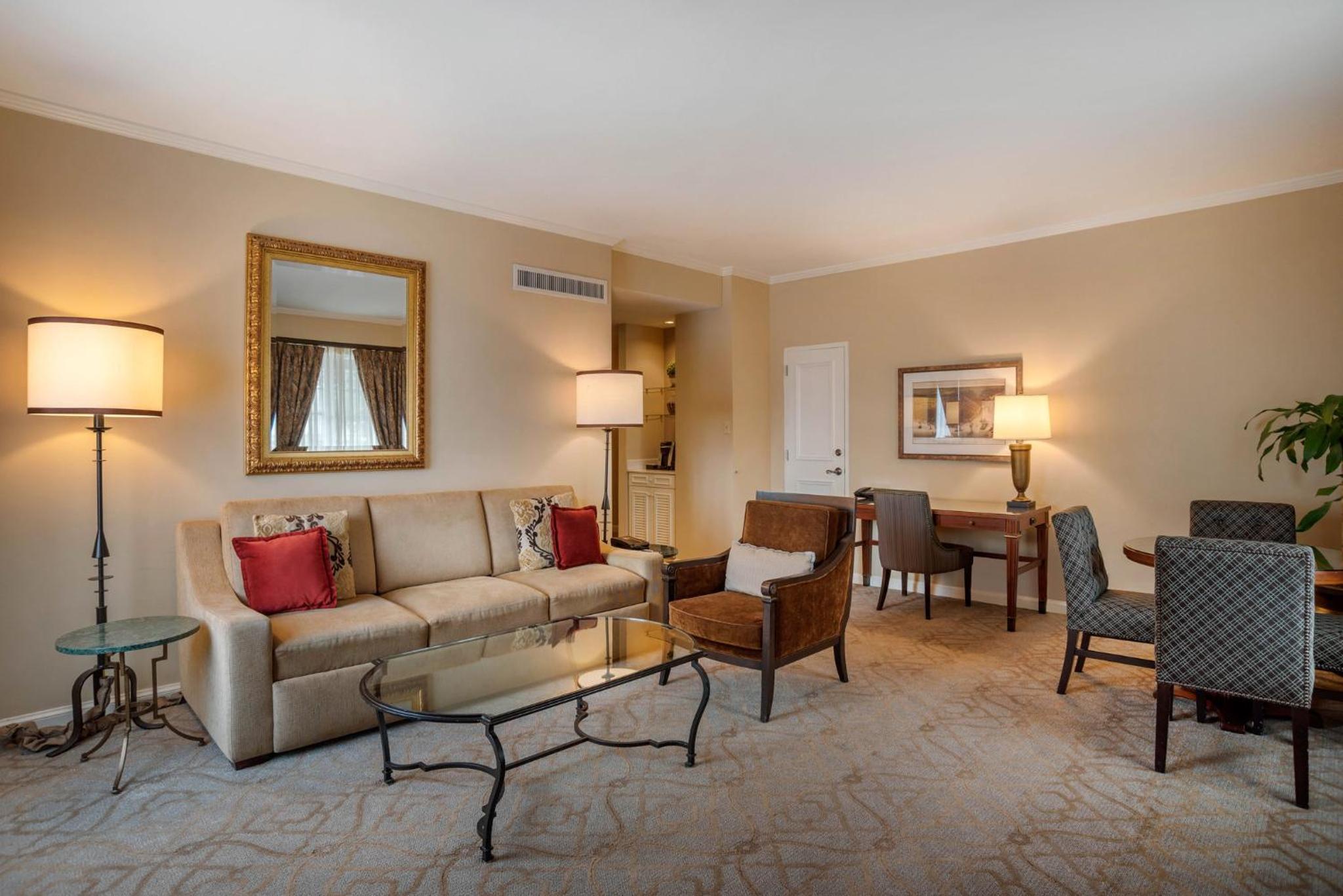 One-Bedroom King Suite - Photo 2
