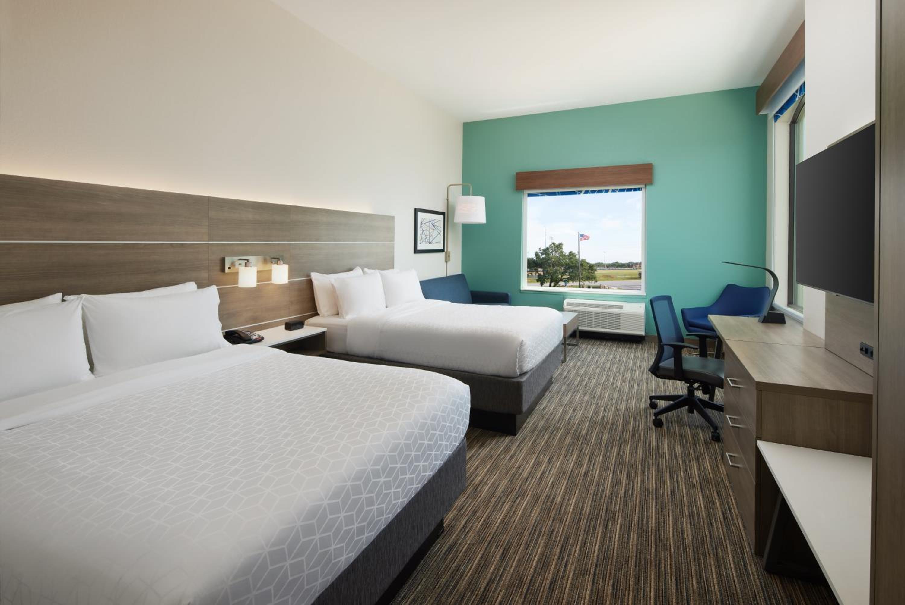 Queen Suite with Two Queen Beds - Photo 1