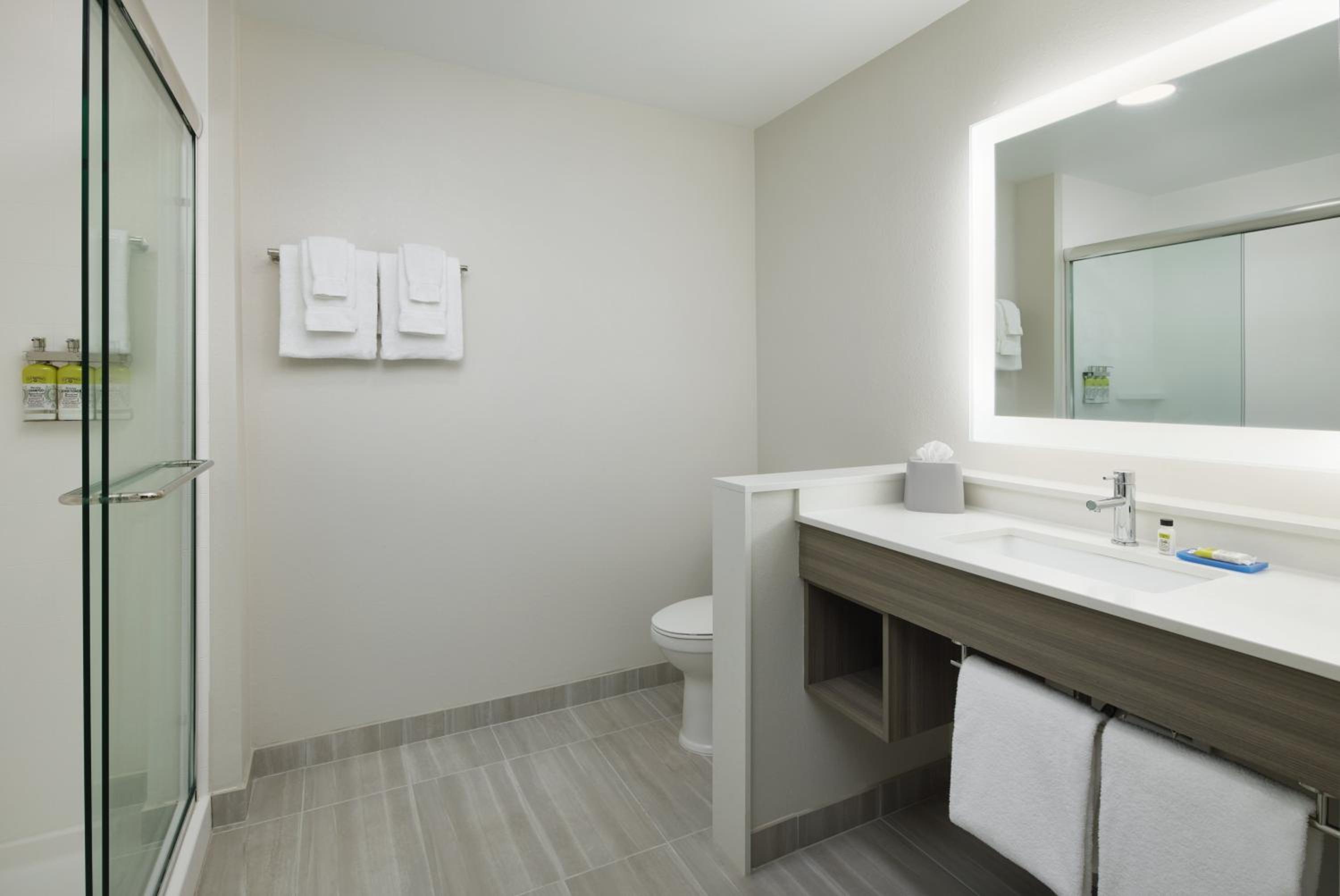 Standard King Room - Photo 2