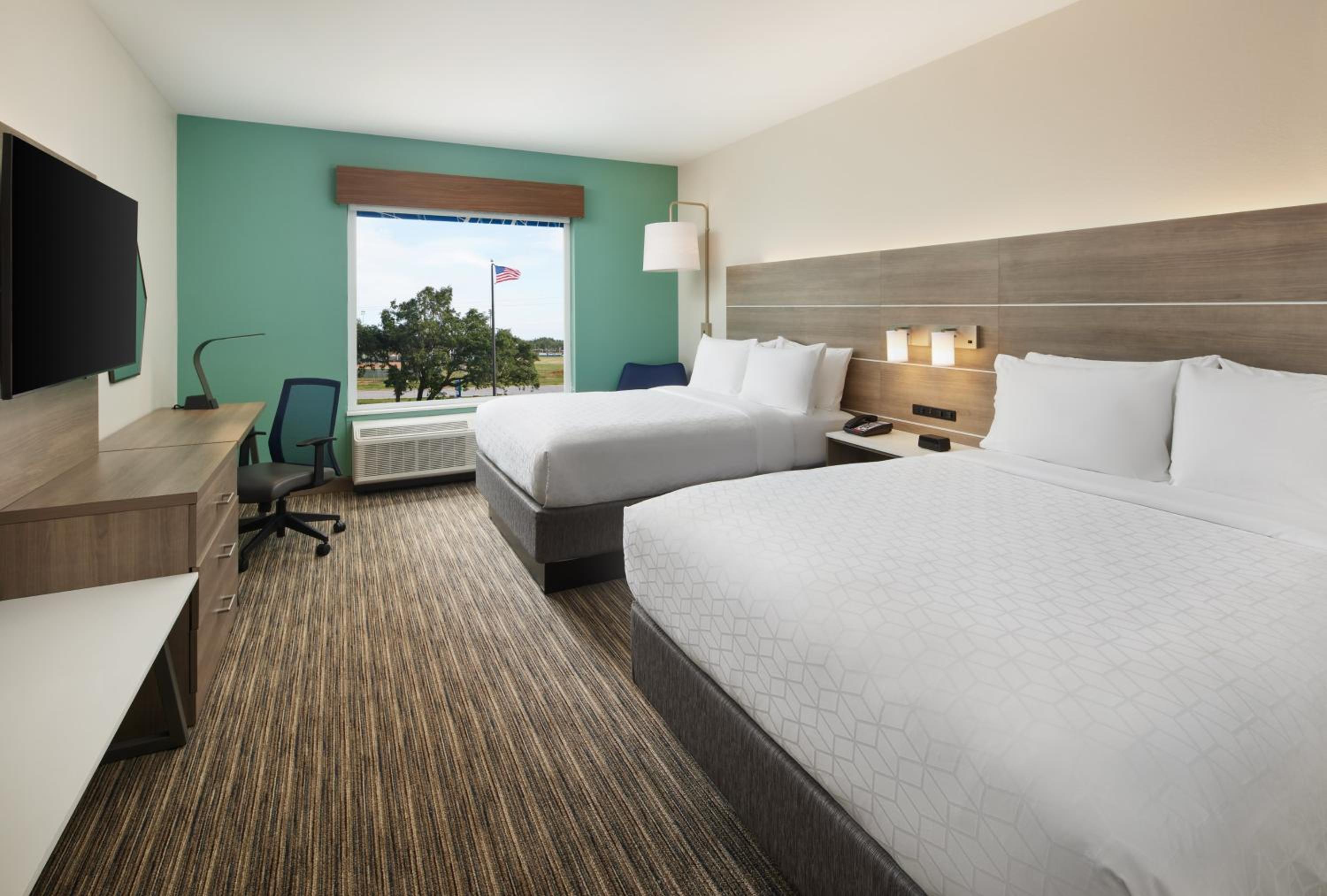 Standard Room with Two Queen Beds - Photo 1
