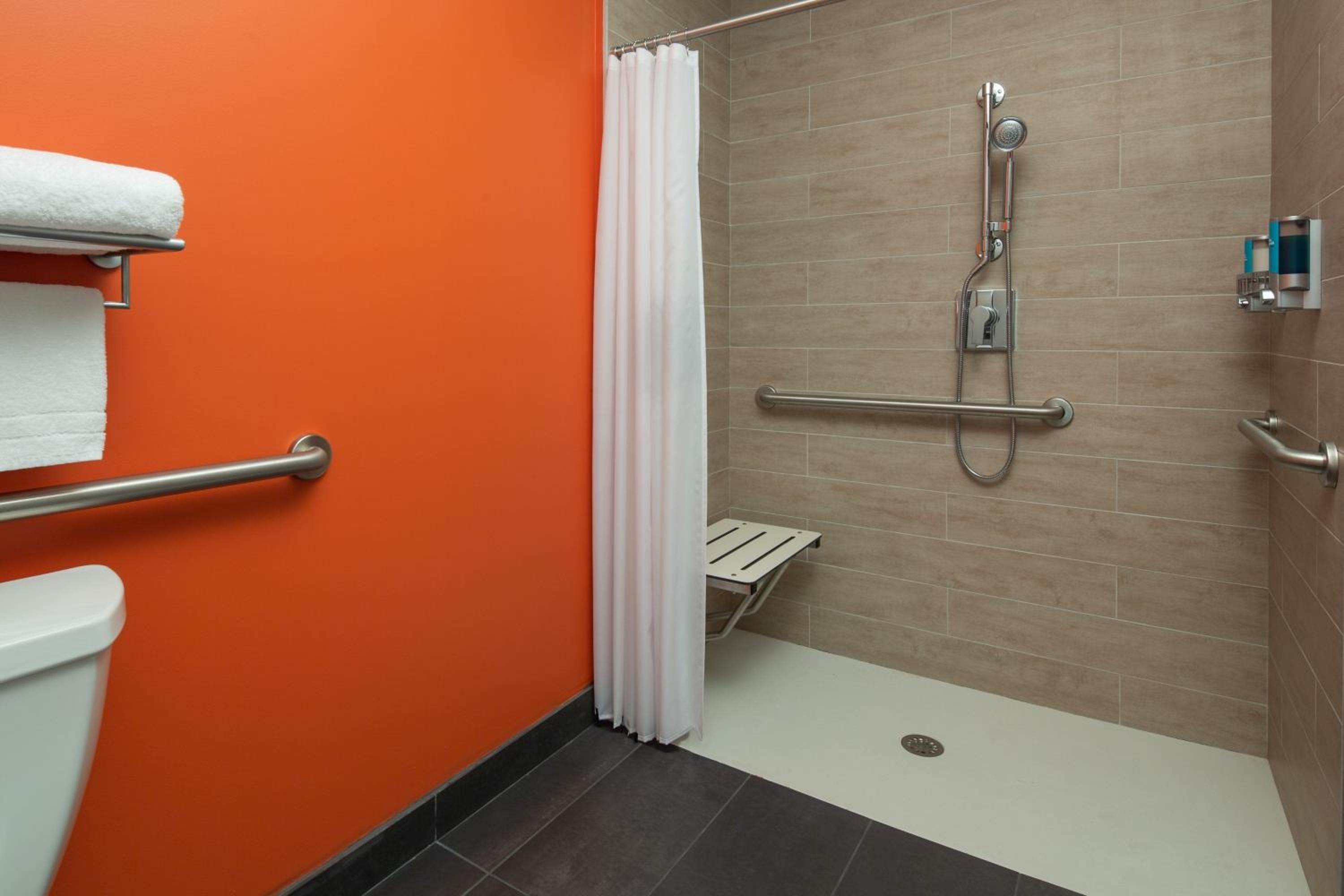 Queen Room with Two Queen Beds - Hearing Accessible photo 3