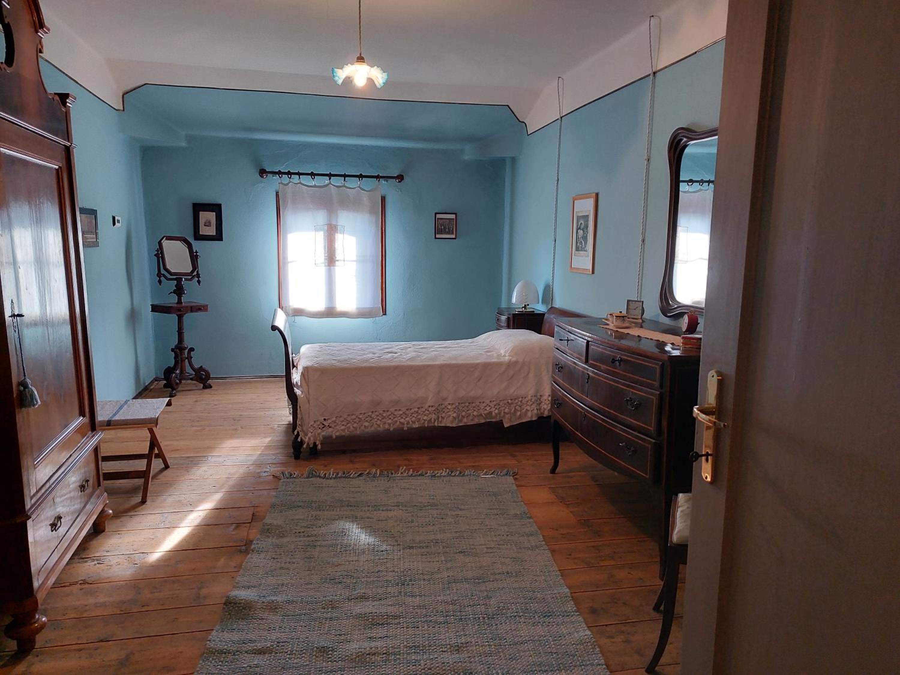 Single Room with Private External Bathroom