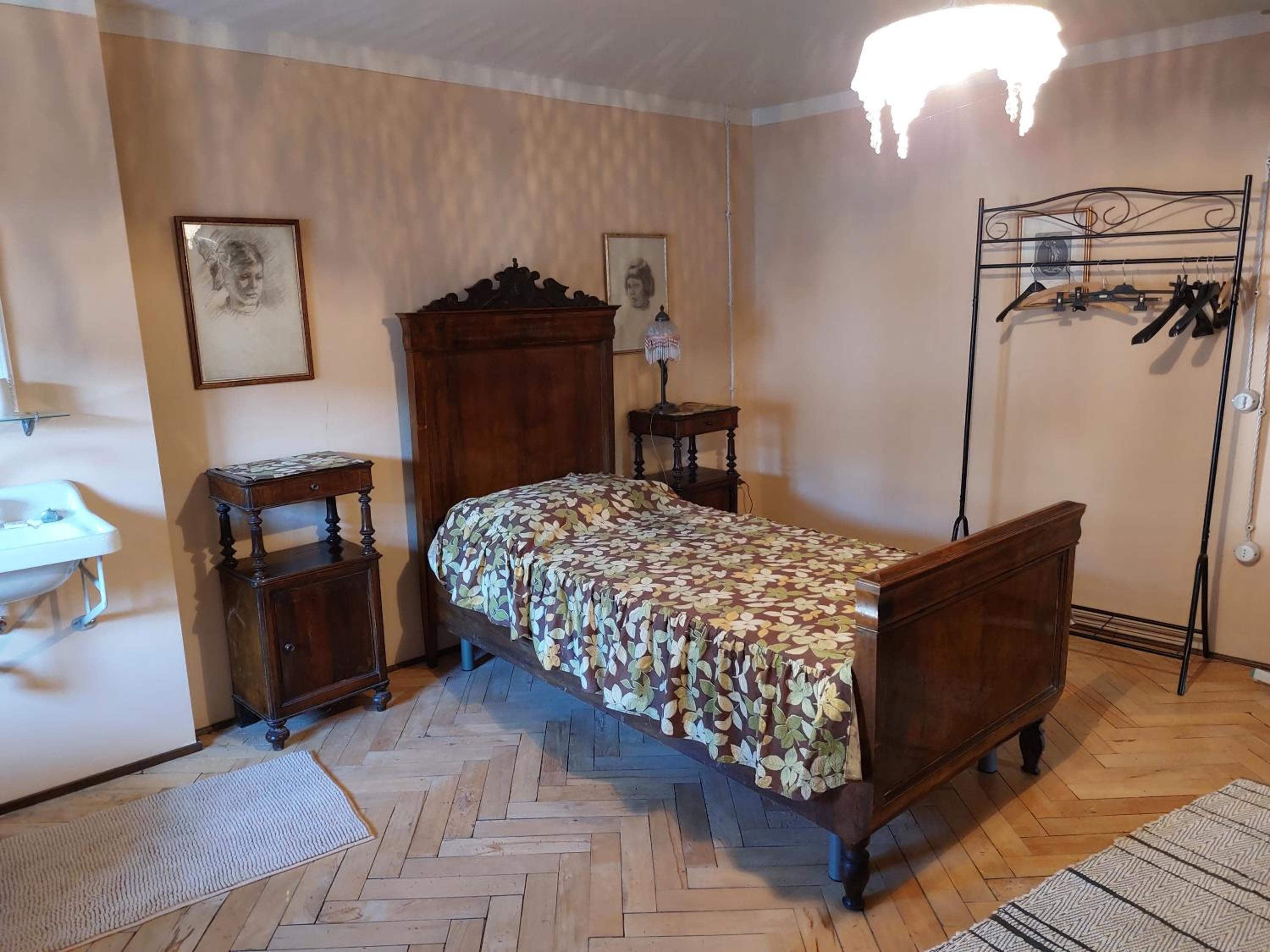 Single Room with Private External Bathroom
