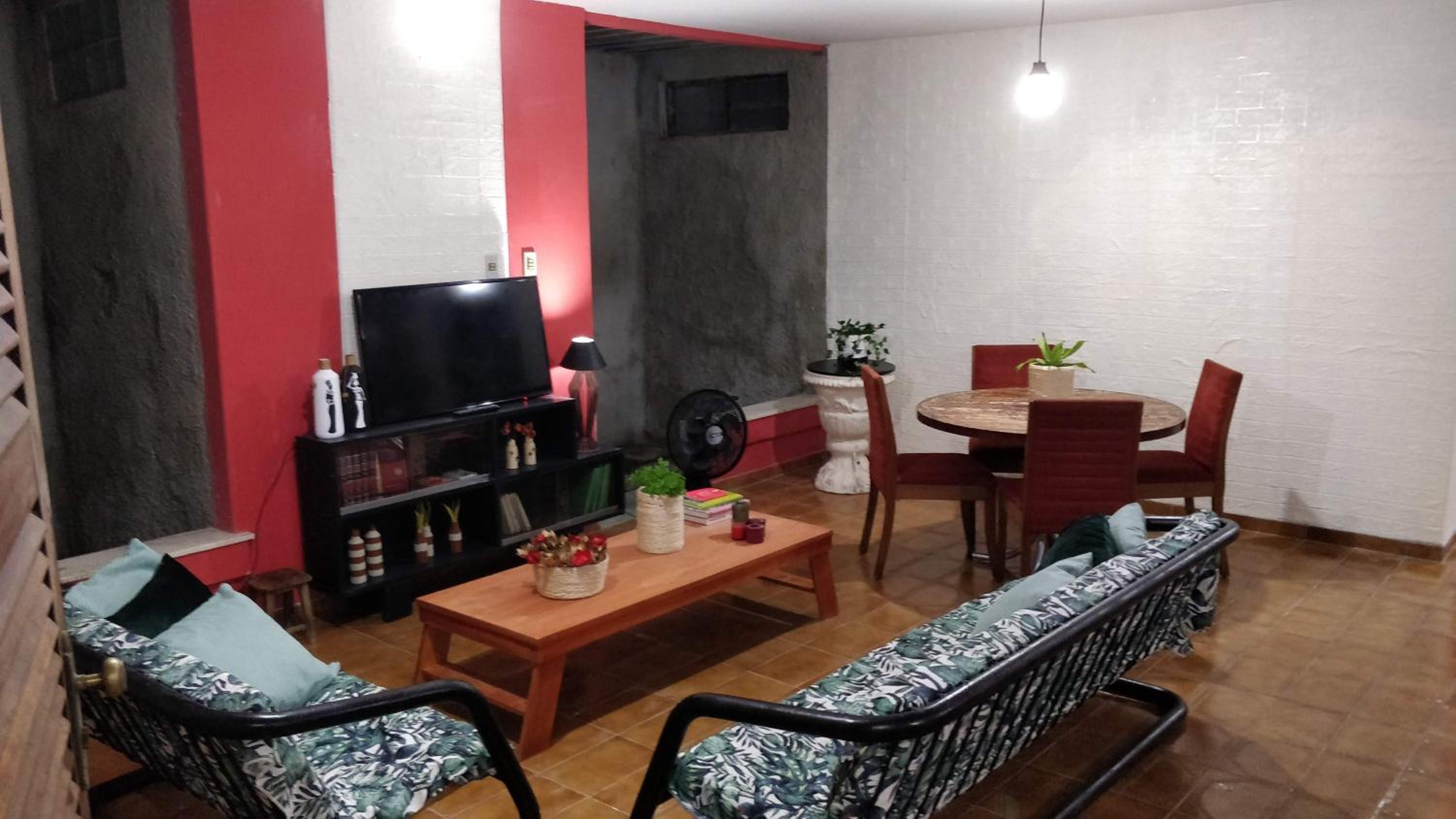 Five-Bedroom House photo 1