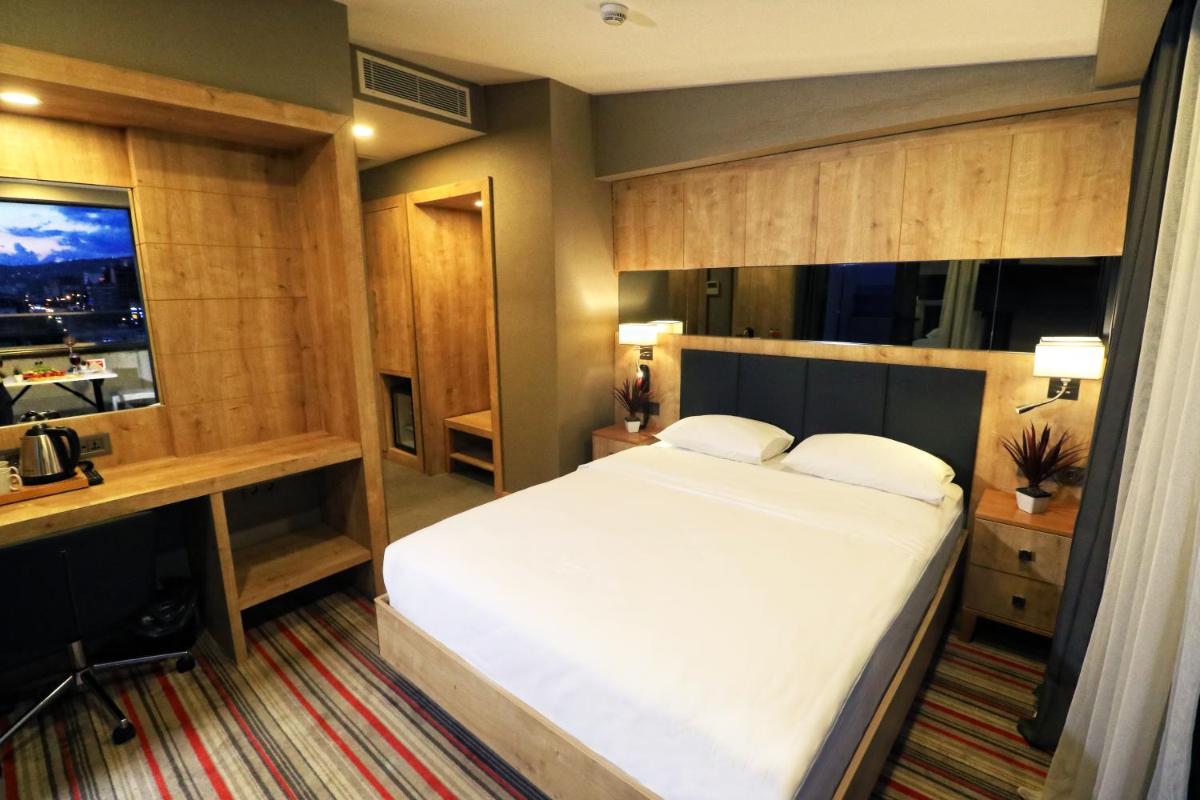 Deluxe Double Room with Balcony and Sea View photo 2