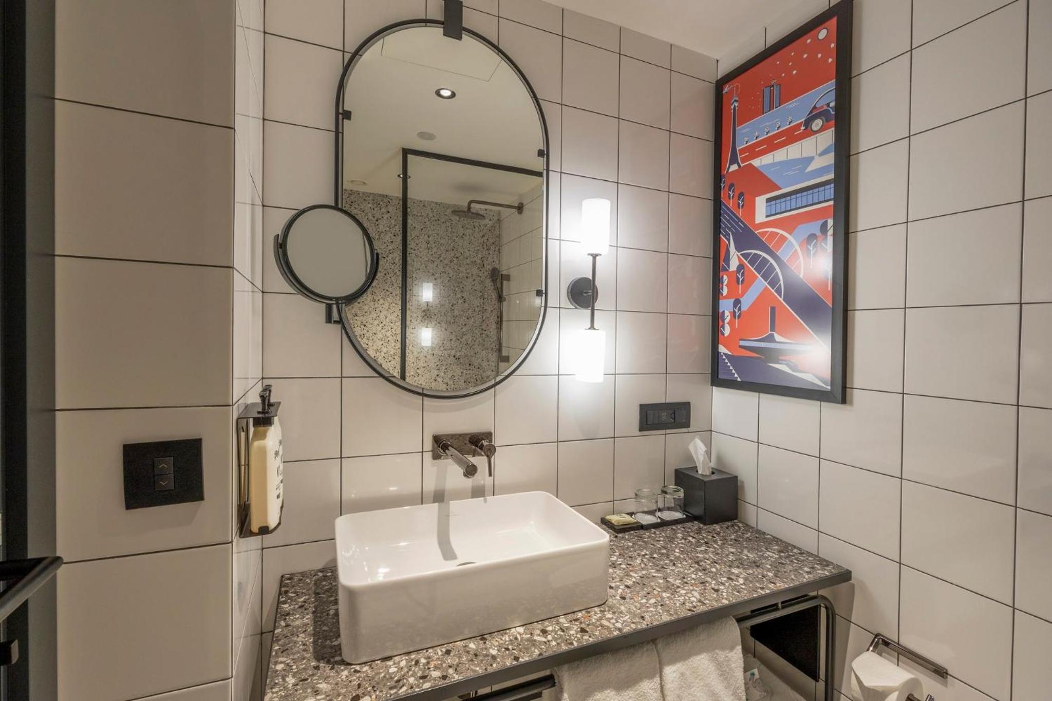 Standard Twin Room - Photo 11