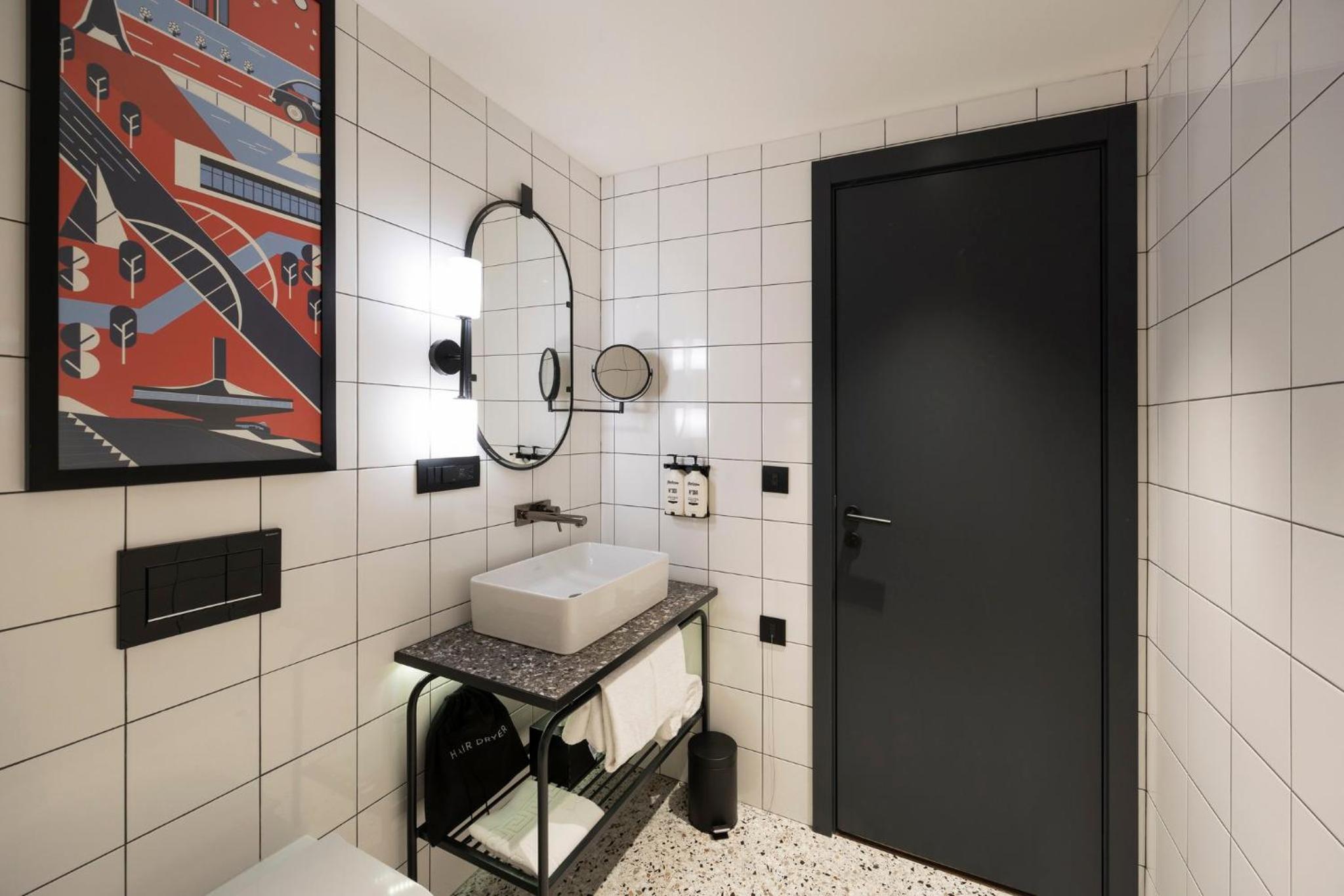 Premium King Room - Photo 3