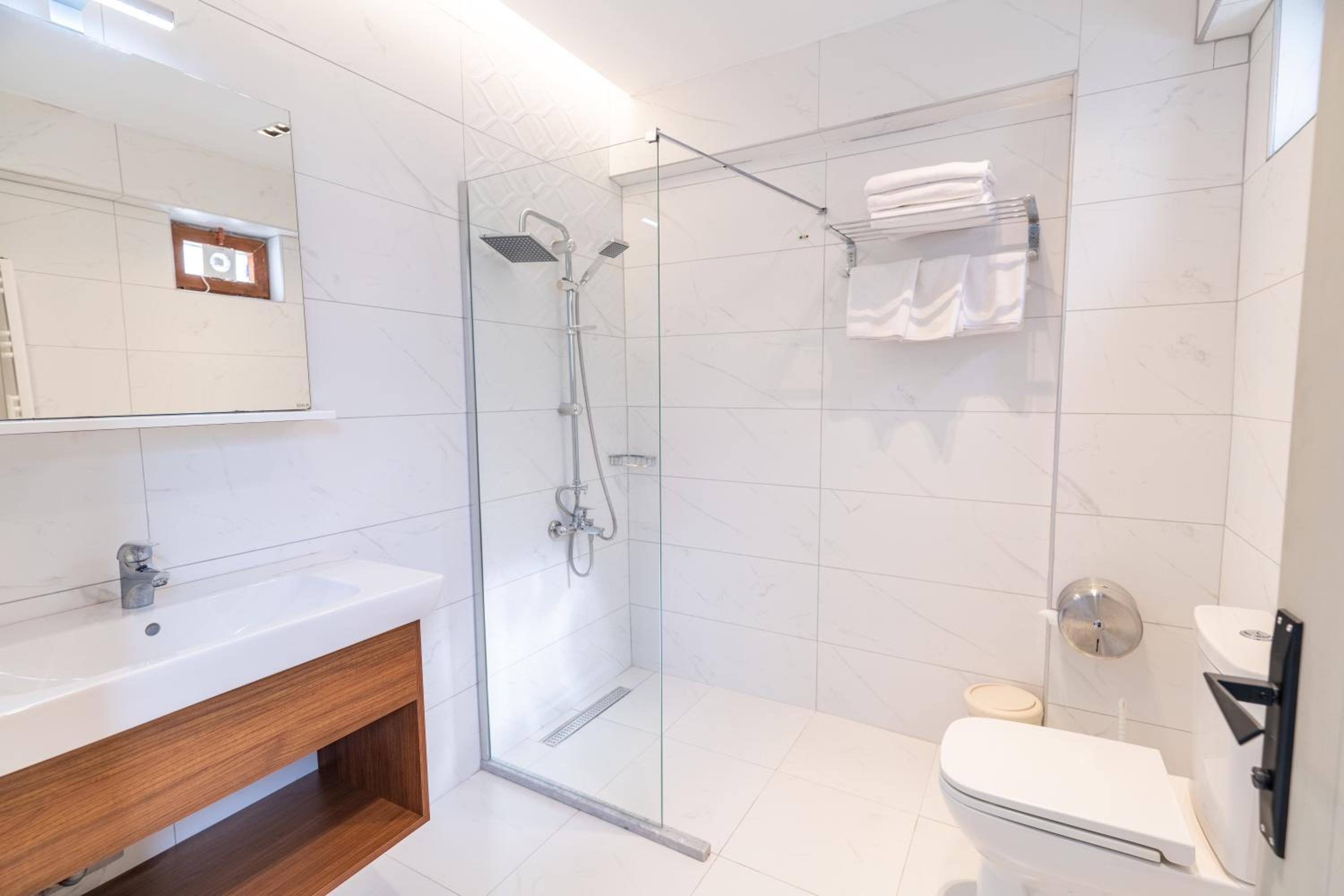 Deluxe Triple Room with Fireplace - Photo 11