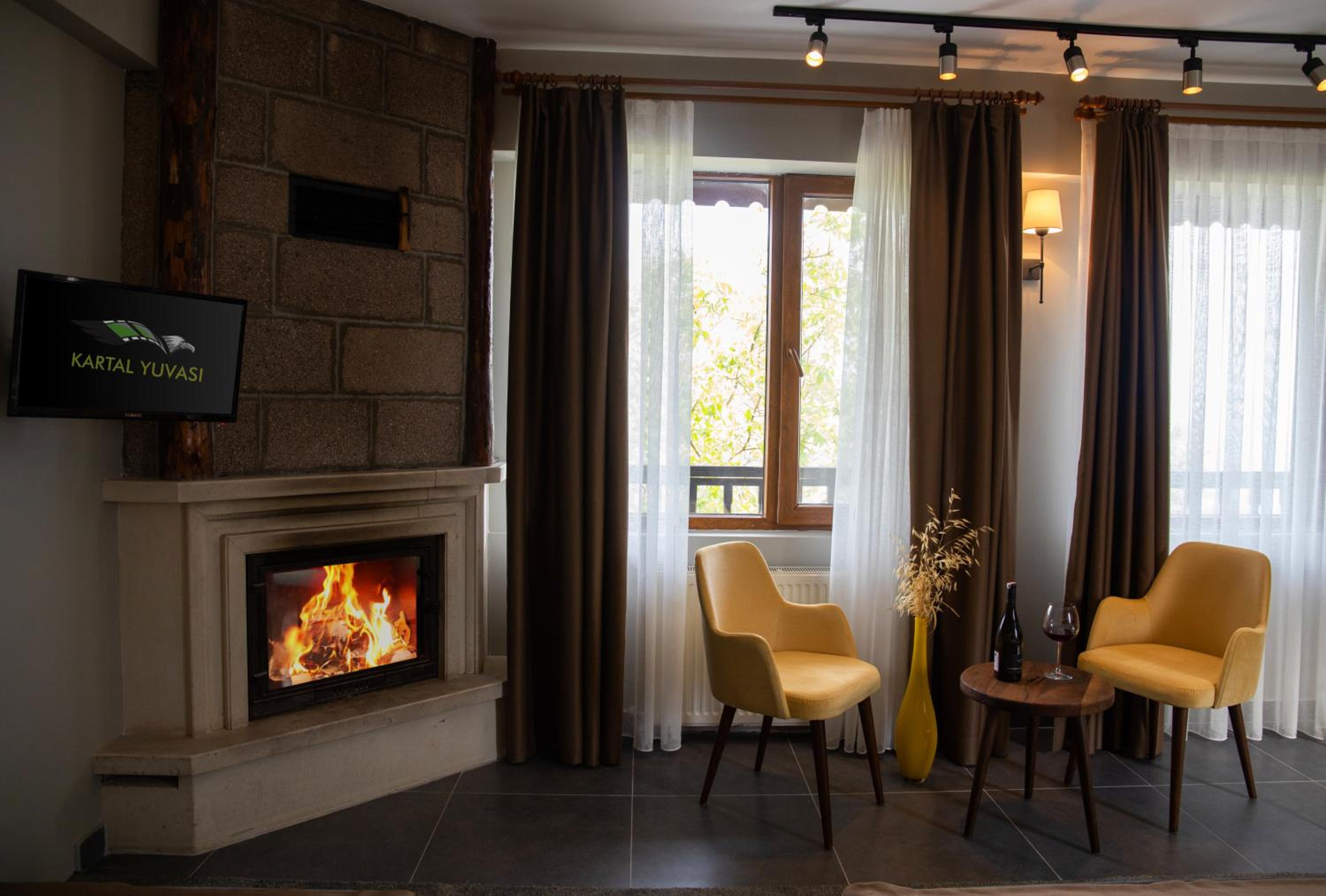 Deluxe Triple Room with Fireplace - Photo 10