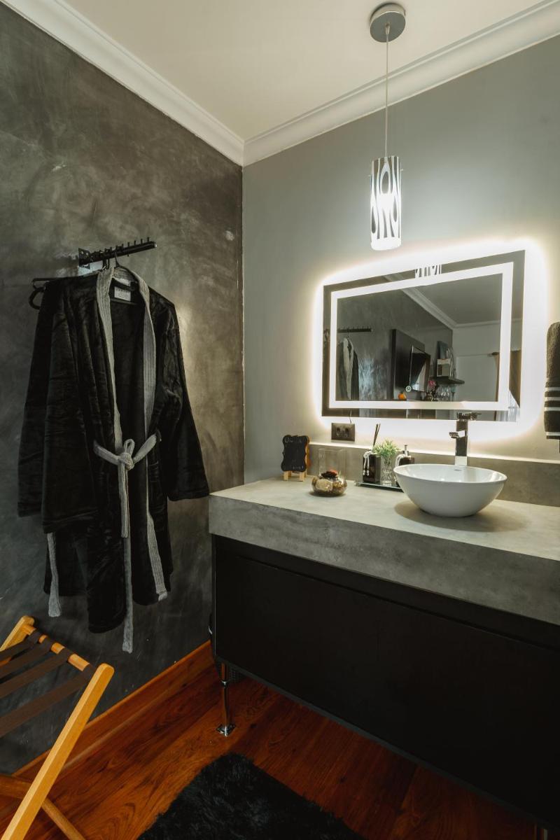 Suite with City View - Photo 10