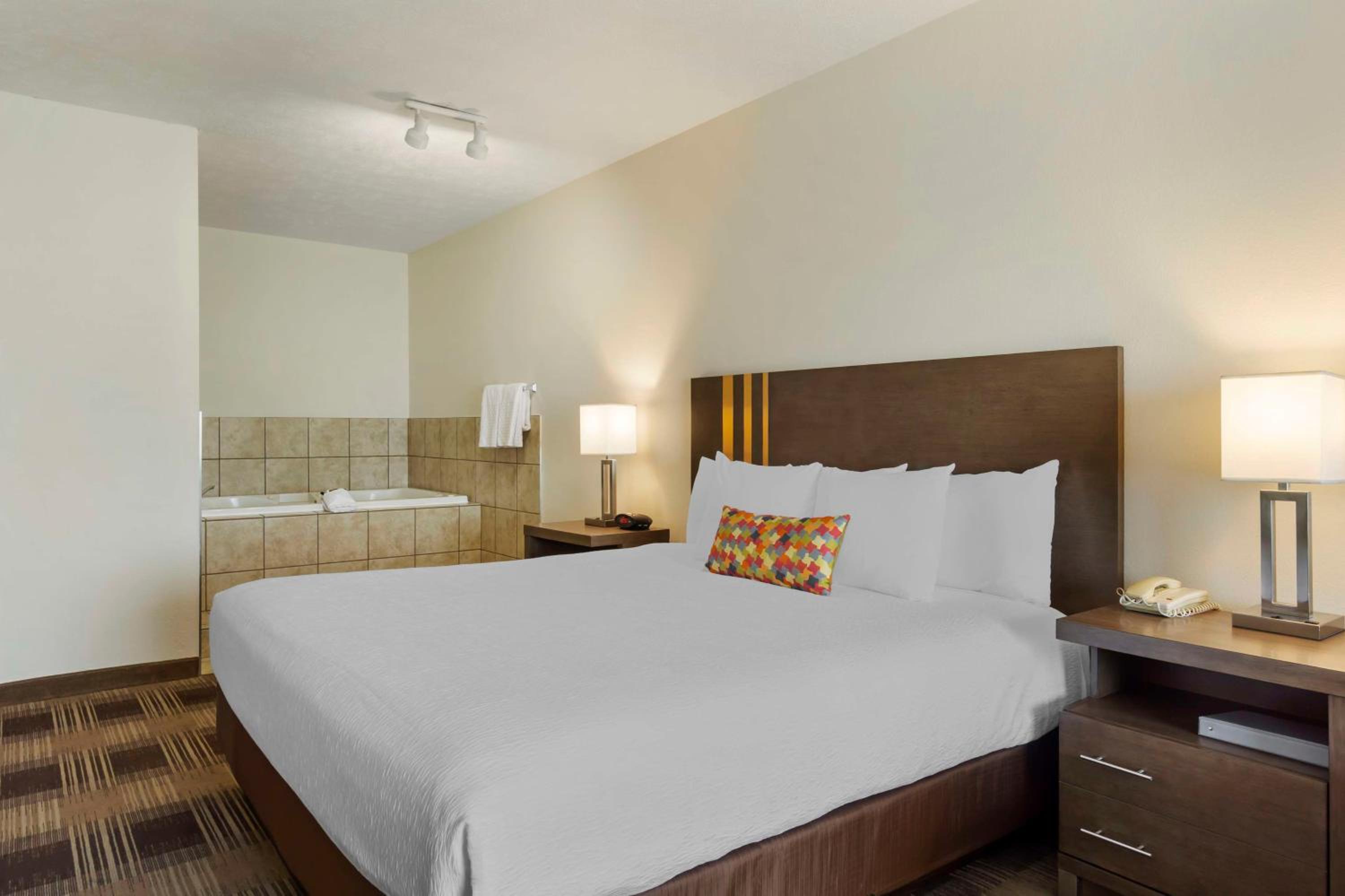 King Suite with Whirlpool - Non-Smoking