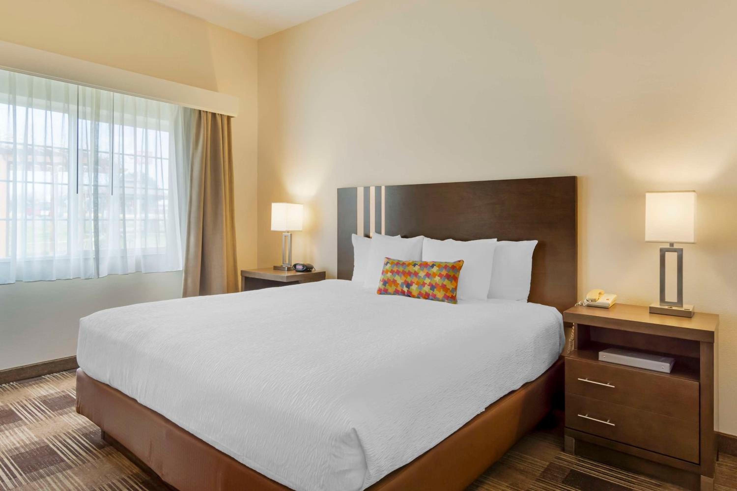 King Room with Roll-in Shower - Disability Access/Non-Smoking