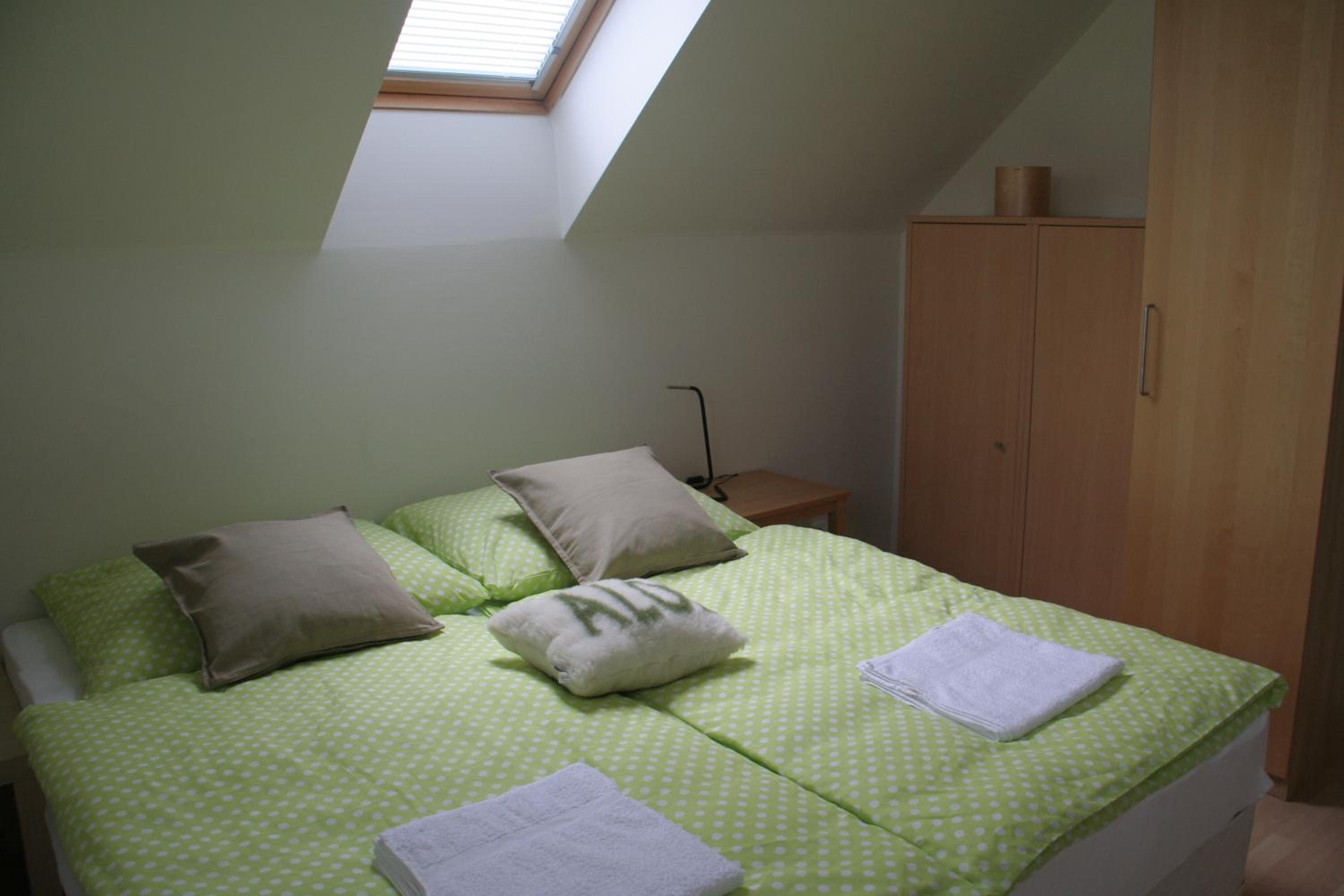 Five-Bedroom House photo 3